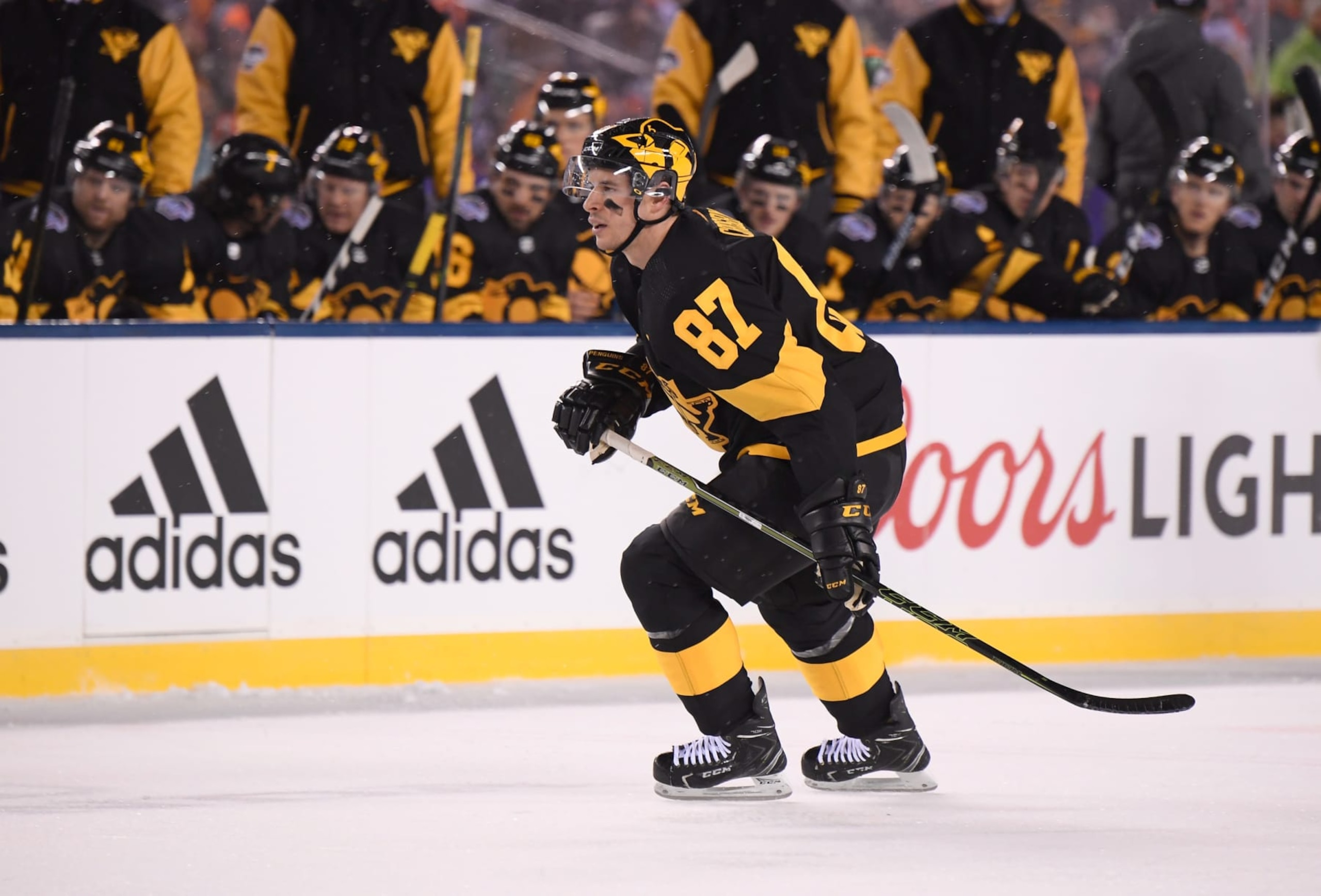 PHILADELPHIA, PA - FEBRUARY 23:  Sidney Crosby #87 of the Pittsburgh Penguins skates during the 2019 Coors Light NHL Stadium Series game between the Pittsburgh Penguins and the Philadelphia Flyers at Lincoln Financial Field on February 23, 2019 in Philadelphia, Pennsylvania.  (Photo by Brian Babineau/NHLI via Getty Images)
