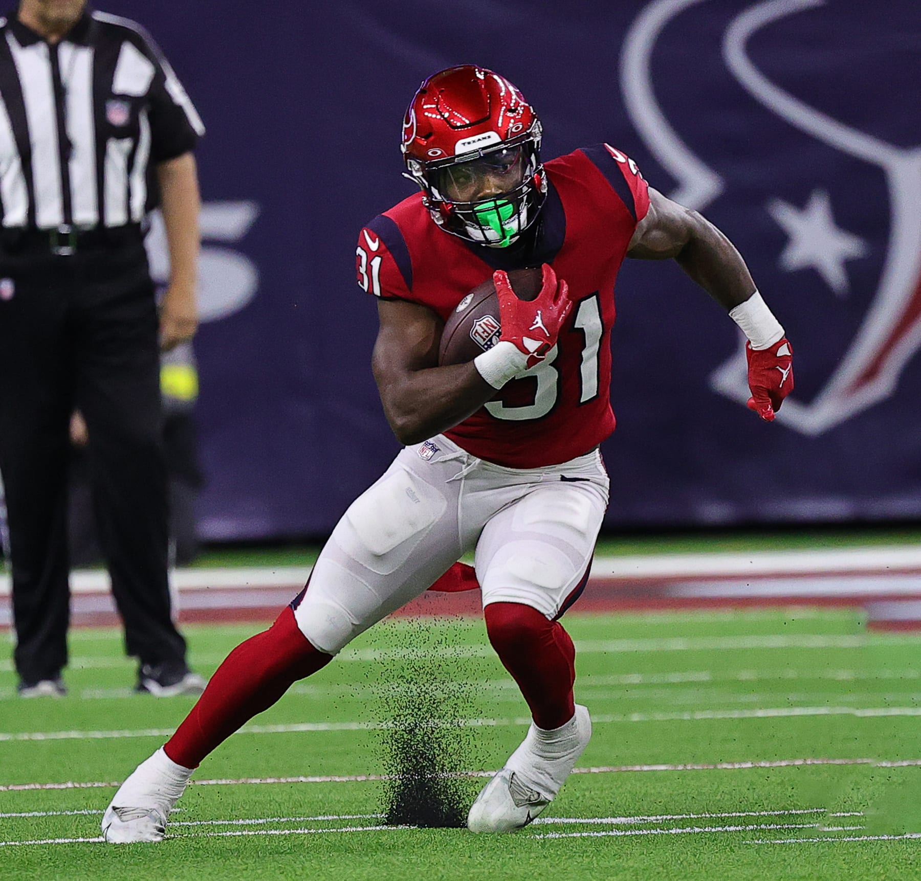 Dameon Pierce looks to lead the Texans to a surprise win over Miami. 