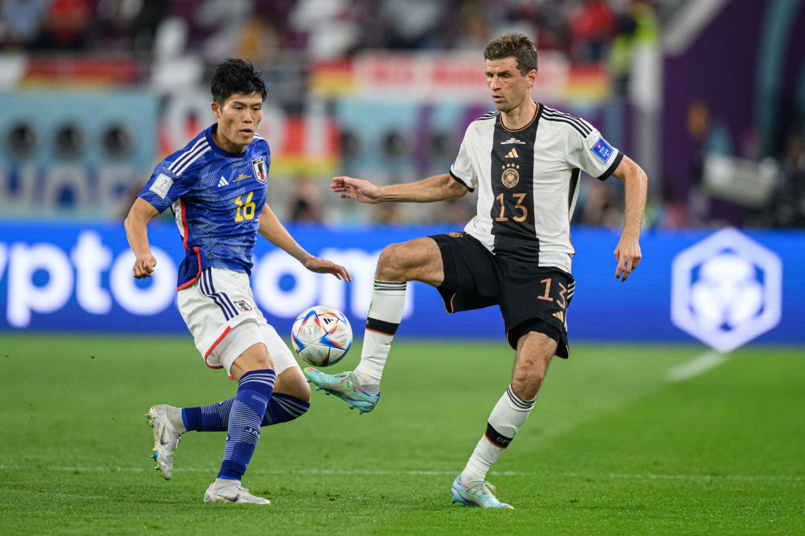 DOHA, QATAR - NOVEMBER 23: Thomas Mueller (R) of Germany challenges for the ball with Takehiro Tomiyasu (L) of Japan during the FIFA World Cup Qatar 2022 Group E match between Germany and Japan at Khalifa International Stadium on November 23, 2022 in Doha, Qatar. (Photo by Marvin Ibo Guengoer - GES Sportfoto/Getty Images) DOHA, QATAR - NOVEMBER 23: Thomas Mueller (R) of Germany challenges for the ball with Takehiro Tomiyasu (L) of Japan during the FIFA World Cup Qatar 2022 Group E match between Germany and Japan at Khalifa International Stadium on November 23, 2022 in Doha, Qatar. (Photo by Marvin Ibo Guengoer - GES Sportfoto/Getty Images)