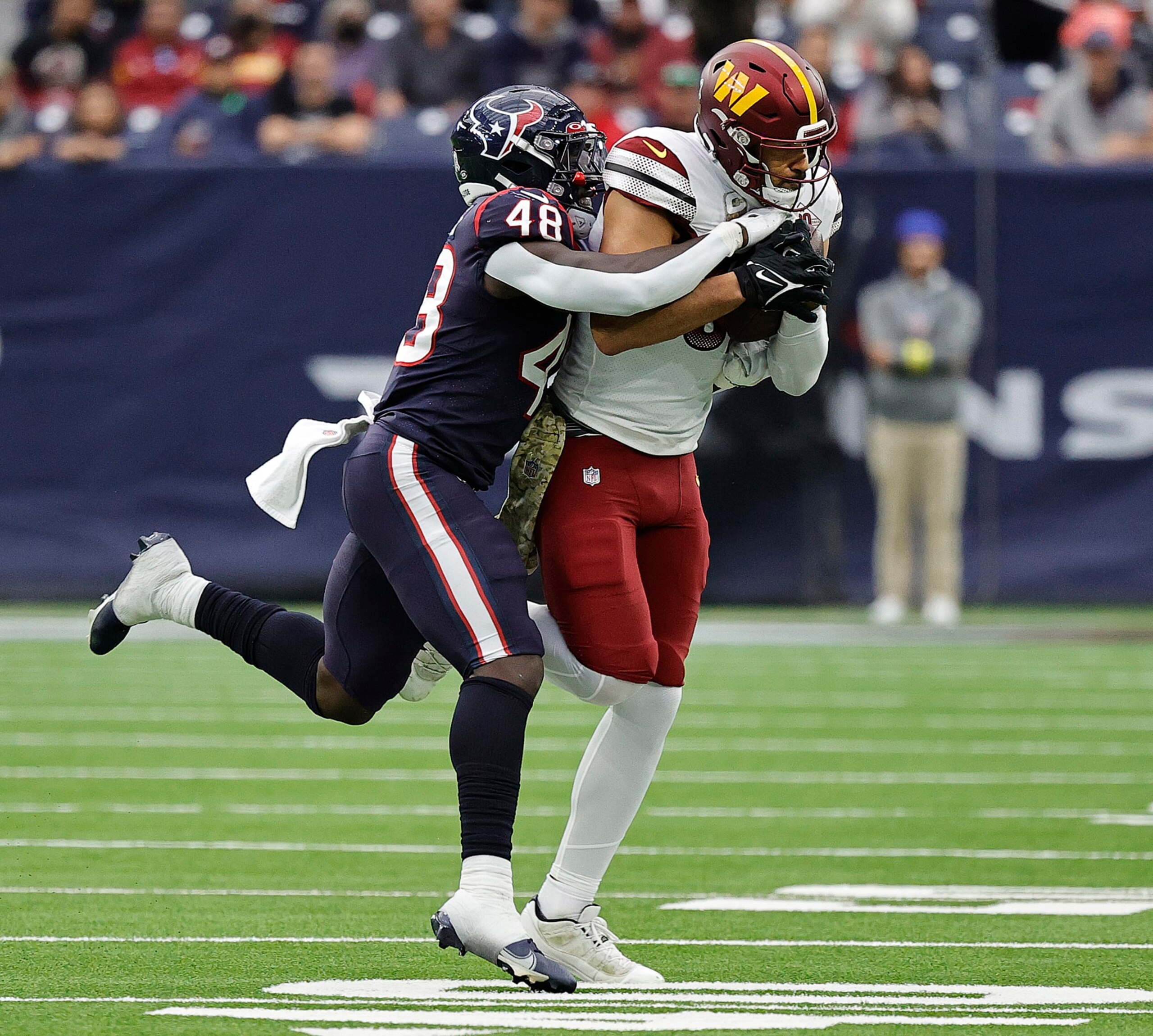 HOUSTON, TEXAS - NOVEMBER 20: Logan Thomas #82 of the Washington Commanders runs with the ball after a reception as he is pursued by Christian Harris #48 of the Houston Texans at NRG Stadium on November 20, 2022 in Houston, Texas. (Photo by Bob Levey/Getty Images) HOUSTON, TEXAS - NOVEMBER 20: Logan Thomas #82 of the Washington Commanders runs with the ball after a reception as he is pursued by Christian Harris #48 of the Houston Texans at NRG Stadium on November 20, 2022 in Houston, Texas. (Photo by Bob Levey/Getty Images)