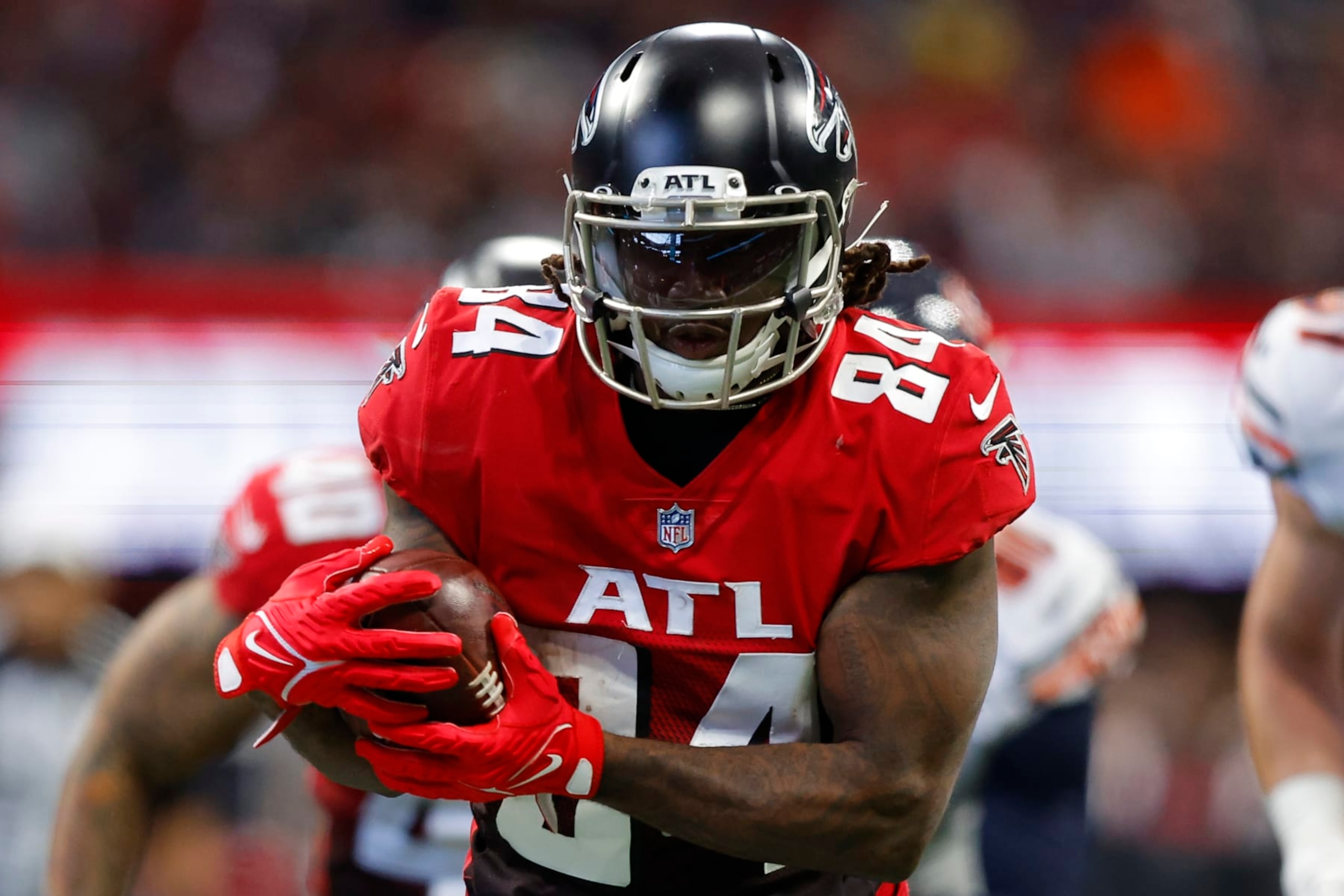 ATLANTA, GA - NOVEMBER 20: Cordarrelle Patterson #84 of the Atlanta Falcons rushes during the second half against the Chicago Bears at Mercedes-Benz Stadium on November 20, 2022 in Atlanta, Georgia. (Photo by Todd Kirkland/Getty Images) ATLANTA, GA - NOVEMBER 20: Cordarrelle Patterson #84 of the Atlanta Falcons rushes during the second half against the Chicago Bears at Mercedes-Benz Stadium on November 20, 2022 in Atlanta, Georgia. (Photo by Todd Kirkland/Getty Images)