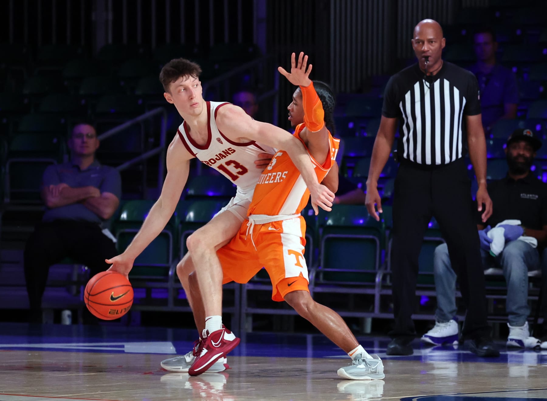 Tennessee's Tyreke Key defends USC's Drew Peterson