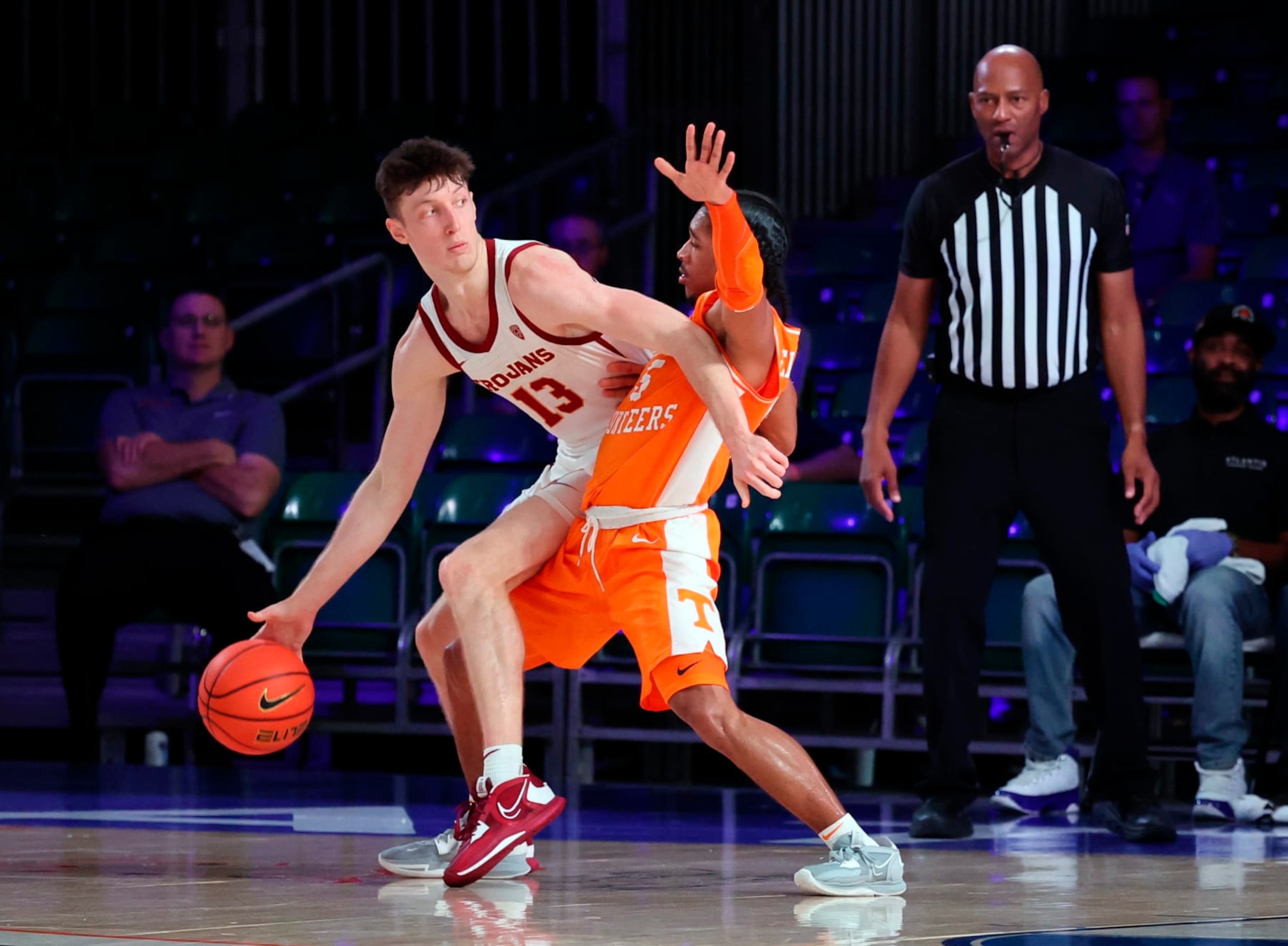 Tennessee's Tyreke Key defends USC's Drew Peterson