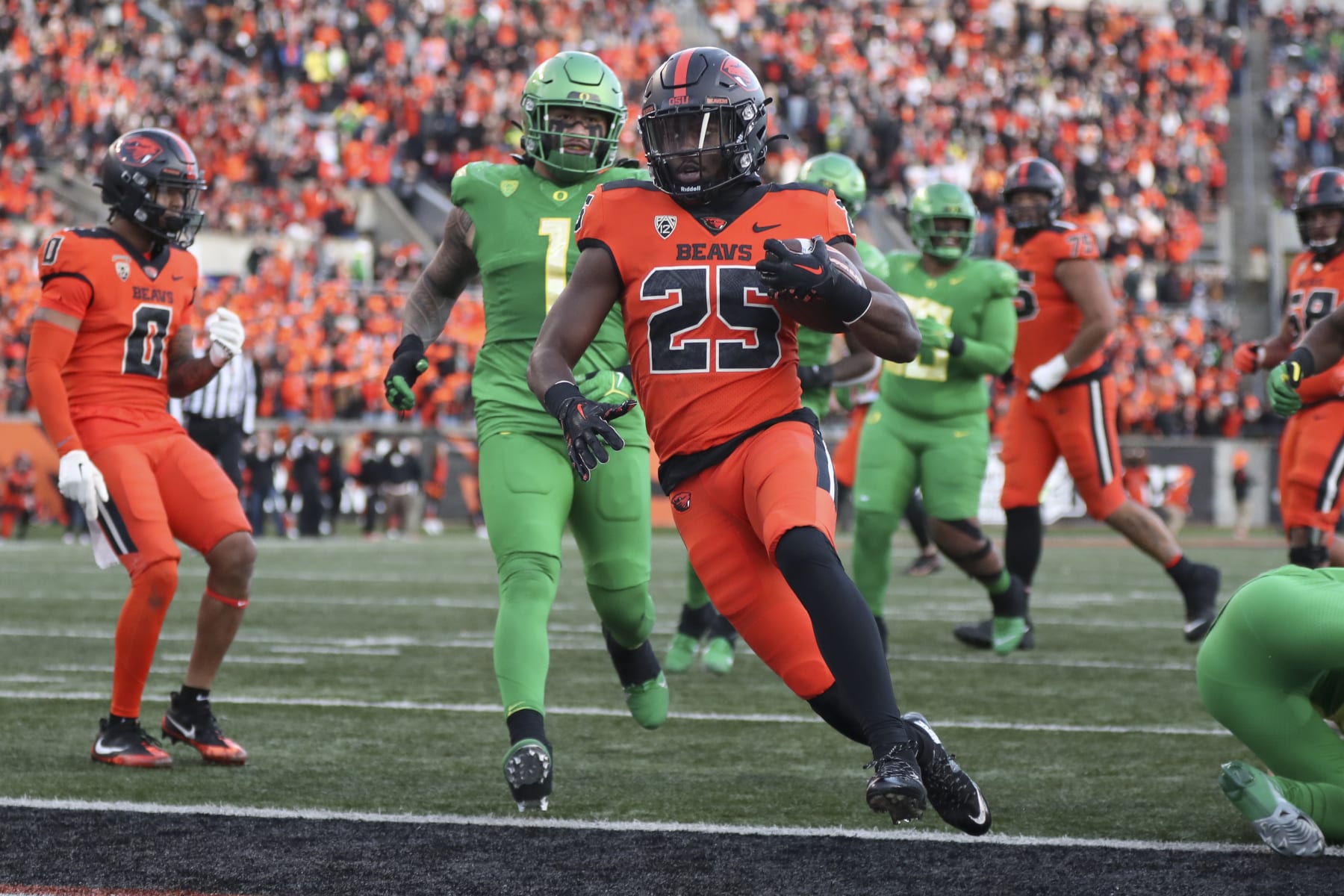 Oregon State running back Isaiah Newell (25) scores a touchdown against Oregon during the second half of an NCAA college football game on Saturday, Nov 26, 2022, in Corvallis, Ore. (AP Photo/Amanda Loman)