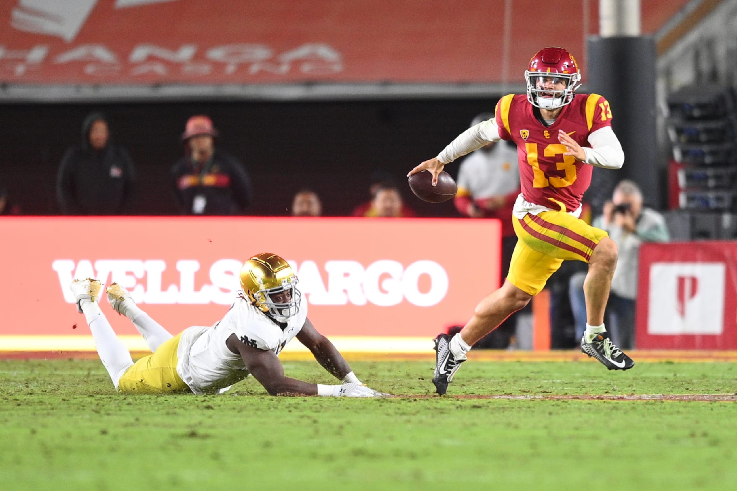 LOS ANGELES, CA - NOVEMBER 26: USC Trojans quarterback Caleb Williams (13) escapes pressure during a game between the Notre Dame Fighting Irish and the USC Trojans on November 26, 2022, at Los Angeles Memorial Coliseum in Los Angeles, CA. (Photo by Brian Rothmuller/Icon Sportswire via Getty Images) LOS ANGELES, CA - NOVEMBER 26: USC Trojans quarterback Caleb Williams (13) escapes pressure during a game between the Notre Dame Fighting Irish and the USC Trojans on November 26, 2022, at Los Angeles Memorial Coliseum in Los Angeles, CA. (Photo by Brian Rothmuller/Icon Sportswire via Getty Images)