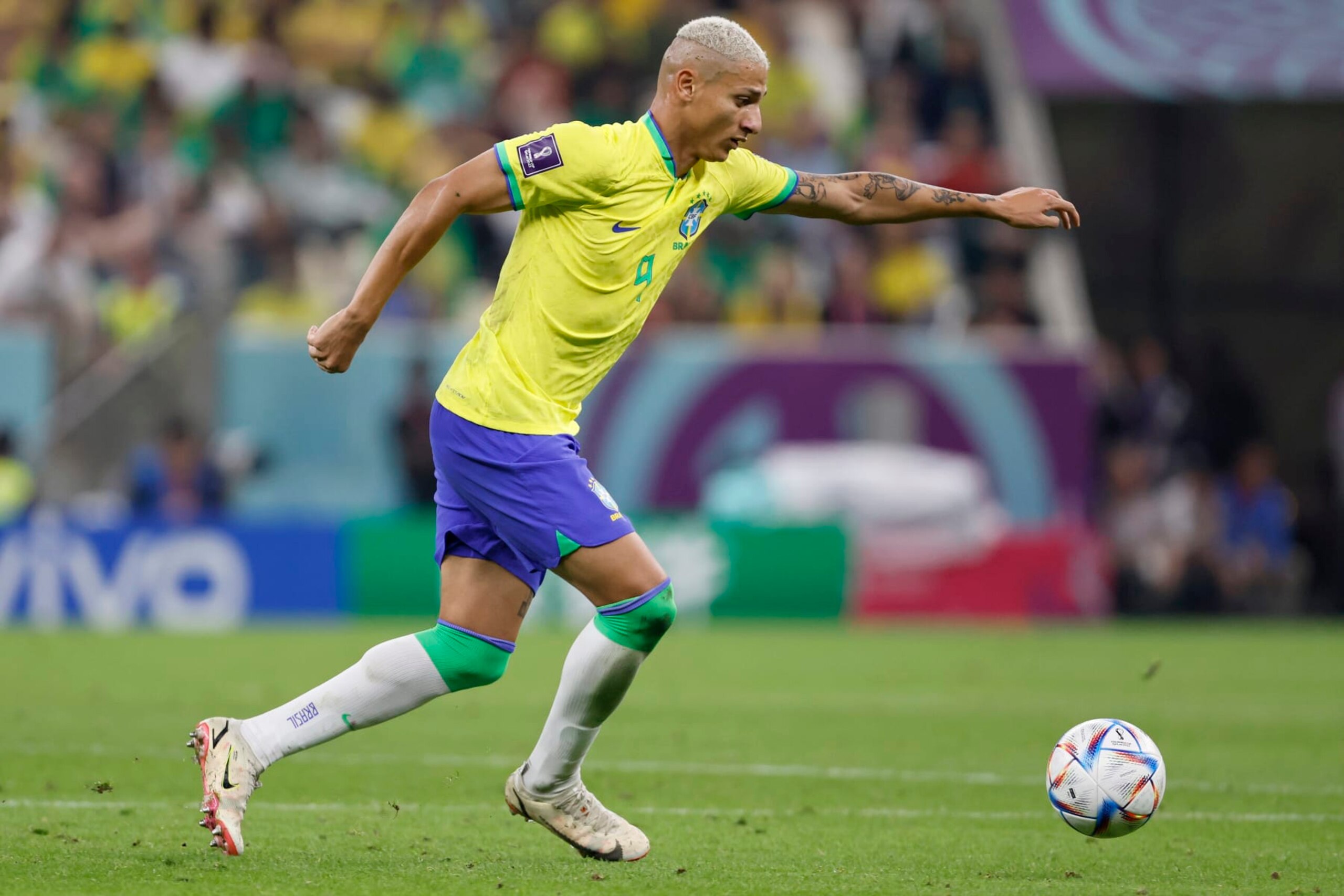 LUSAIL CITY, QATAR - NOVEMBER 24: Richarlison of Brazil on the ball during the FIFA World Cup Qatar 2022 Group G match between Brazil and Serbia at Lusail Stadium on November 24, 2022 in Lusail City, Qatar. (Photo by Richard Sellers/Getty Images) LUSAIL CITY, QATAR - NOVEMBER 24: Richarlison of Brazil on the ball during the FIFA World Cup Qatar 2022 Group G match between Brazil and Serbia at Lusail Stadium on November 24, 2022 in Lusail City, Qatar. (Photo by Richard Sellers/Getty Images)