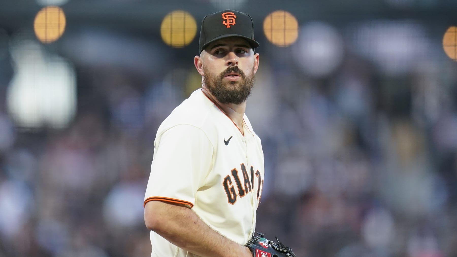 San Francisco Giants' Carlos Rodón between pitches against the Milwaukee Brewers during the fourth inning of a baseball game in San Francisco, Thursday, July 14, 2022. (AP Photo/Godofredo A. Vásquez)