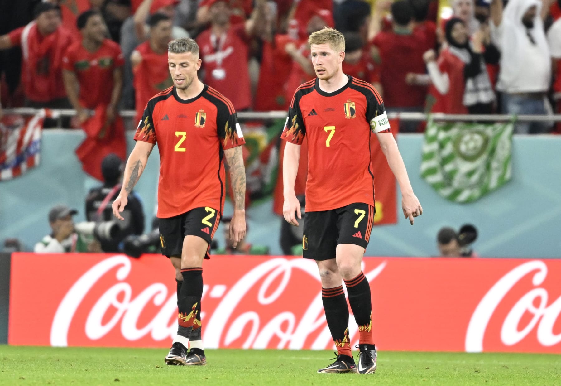 DOHA, QATAR - NOVEMBER 27 :  Alderweireld Toby defender of Belgium & De Bruyne Kevin midfielder of Belgium during the FIFA World Cup Qatar 2022 Group F match between Belgium and Morocco at the Al Thumama Stadium on November 27, 2022 in Doha, Qatar, 27/11/2022 ( Photo by Vincent Kalut / Photo News via Getty Images)