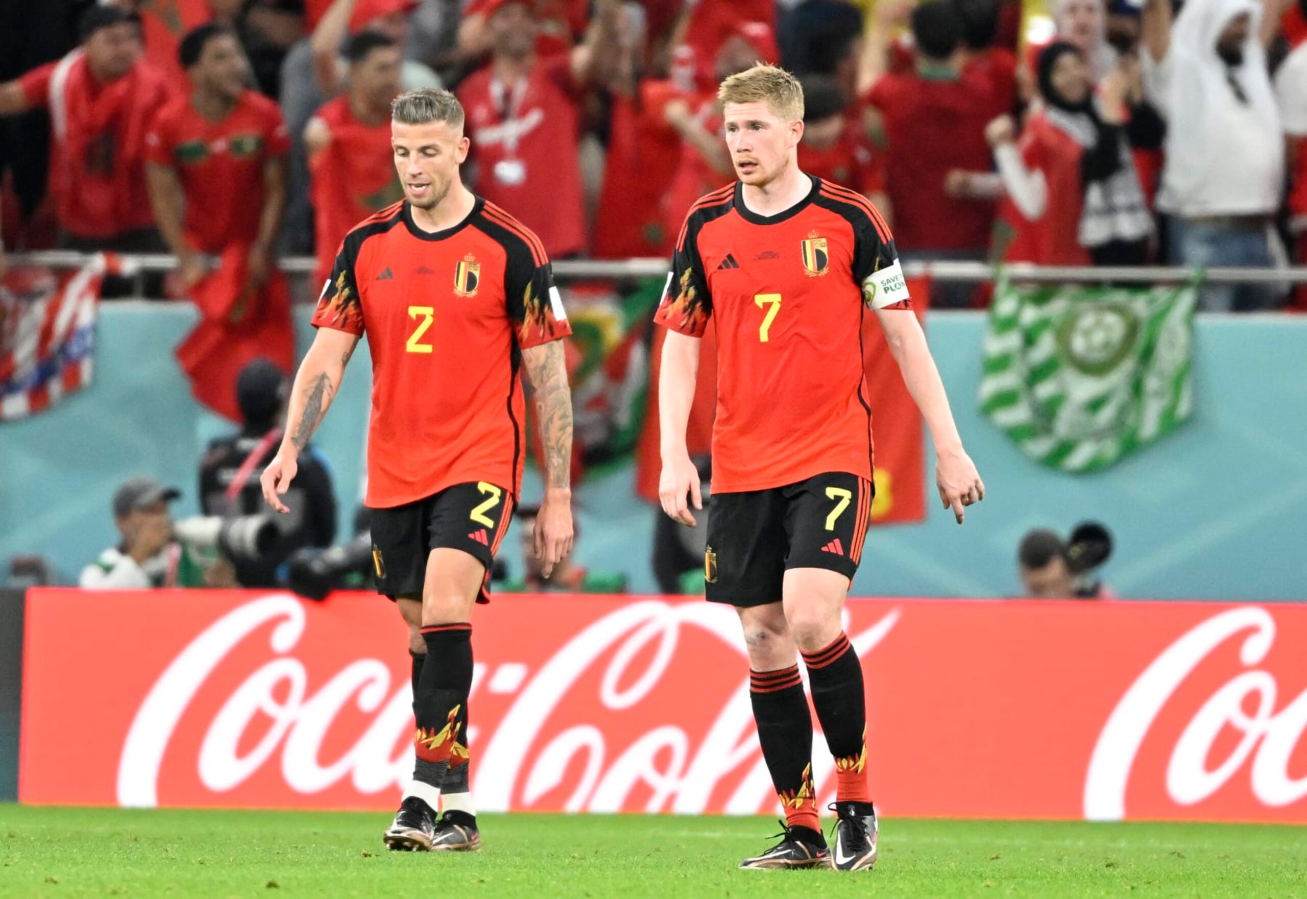 DOHA, QATAR - NOVEMBER 27 :  Alderweireld Toby defender of Belgium & De Bruyne Kevin midfielder of Belgium during the FIFA World Cup Qatar 2022 Group F match between Belgium and Morocco at the Al Thumama Stadium on November 27, 2022 in Doha, Qatar, 27/11/2022 ( Photo by Vincent Kalut / Photo News via Getty Images)