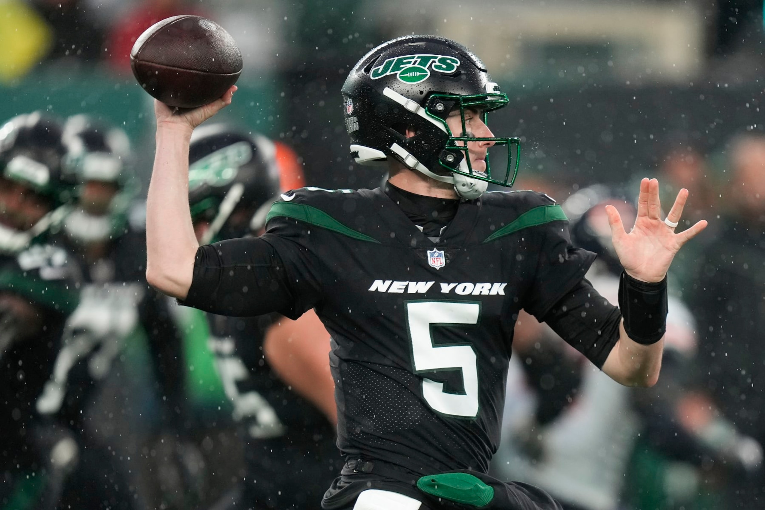 New York Jets quarterback Mike White (5) passes against the Chicago Bears during the fourth quarter of an NFL football game, Sunday, Nov. 27, 2022, in East Rutherford, N.J. (AP Photo/Seth Wenig) New York Jets quarterback Mike White (5) passes against the Chicago Bears during the fourth quarter of an NFL football game, Sunday, Nov. 27, 2022, in East Rutherford, N.J. (AP Photo/Seth Wenig)
