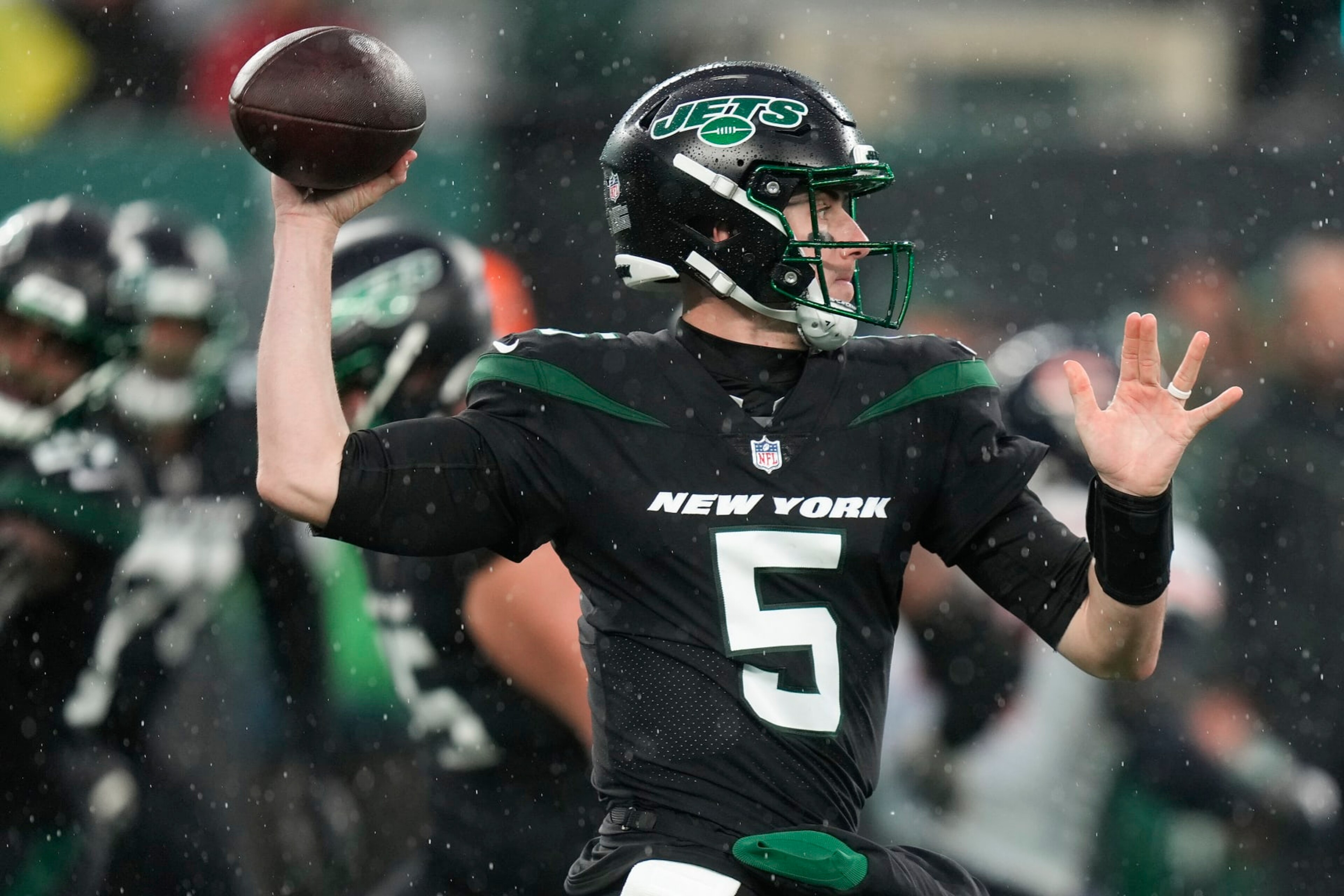 New York Jets quarterback Mike White (5) passes against the Chicago Bears during the fourth quarter of an NFL football game, Sunday, Nov. 27, 2022, in East Rutherford, N.J. (AP Photo/Seth Wenig) New York Jets quarterback Mike White (5) passes against the Chicago Bears during the fourth quarter of an NFL football game, Sunday, Nov. 27, 2022, in East Rutherford, N.J. (AP Photo/Seth Wenig)