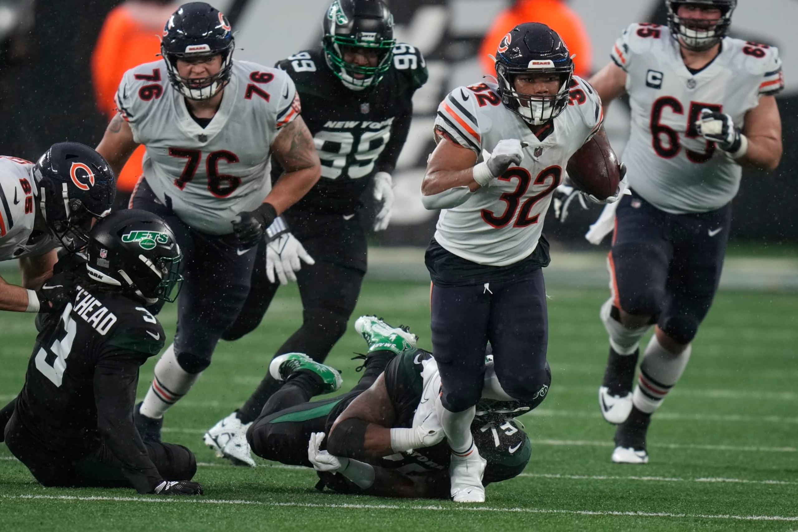 Chicago Bears running back David Montgomery (32) carries the ball against the New York Jets during the fourth quarter of an NFL football game, Sunday, Nov. 27, 2022, in East Rutherford, N.J. (AP Photo/Seth Wenig) Chicago Bears running back David Montgomery (32) carries the ball against the New York Jets during the fourth quarter of an NFL football game, Sunday, Nov. 27, 2022, in East Rutherford, N.J. (AP Photo/Seth Wenig)