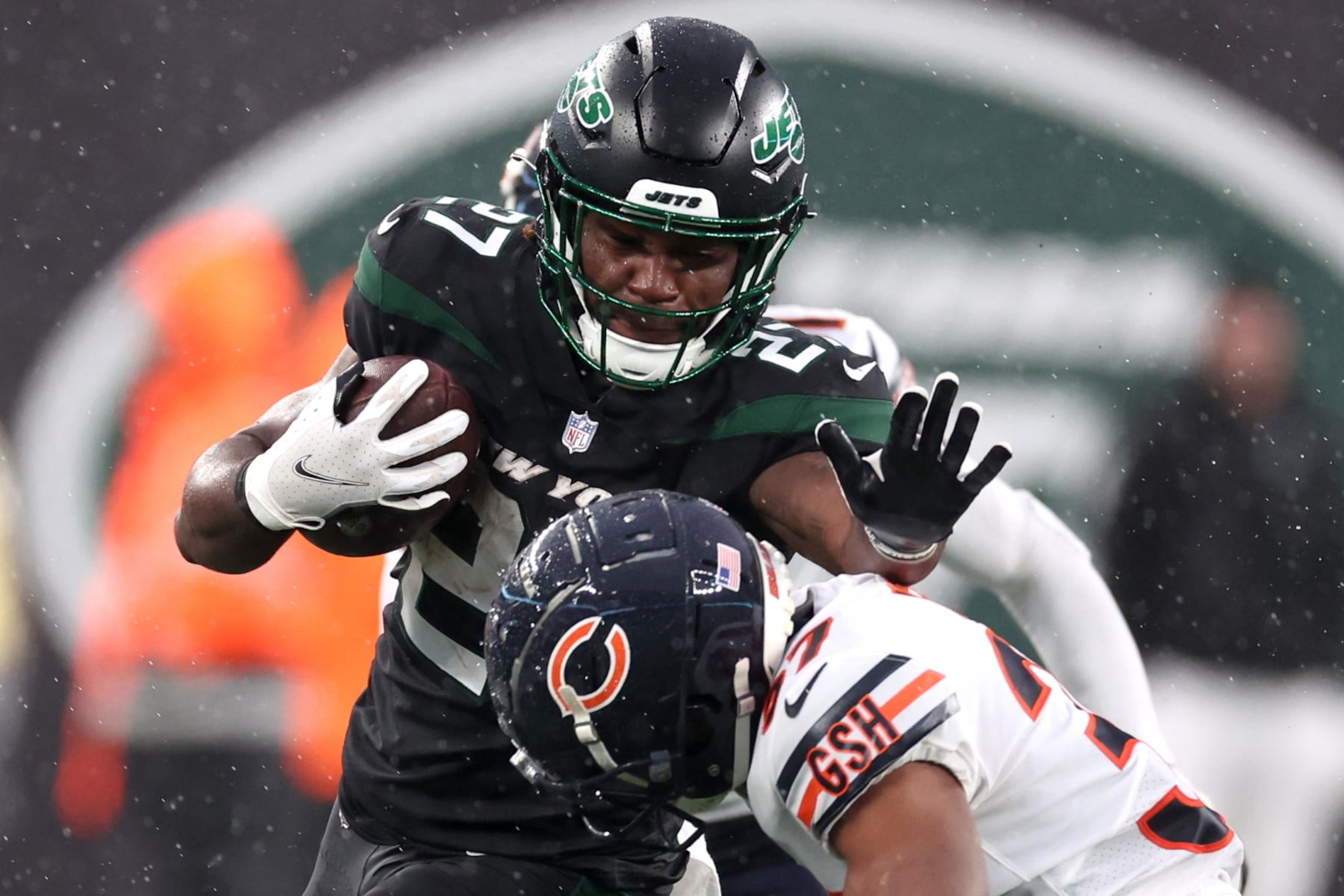 EAST RUTHERFORD, NEW JERSEY - NOVEMBER 27: Zonovan Knight #27 of the New York Jets looks to stiff arm Elijah Hicks #37 of the Chicago Bears in the second half of a game at MetLife Stadium on November 27, 2022 in East Rutherford, New Jersey. (Photo by Al Bello/Getty Images) EAST RUTHERFORD, NEW JERSEY - NOVEMBER 27: Zonovan Knight #27 of the New York Jets looks to stiff arm Elijah Hicks #37 of the Chicago Bears in the second half of a game at MetLife Stadium on November 27, 2022 in East Rutherford, New Jersey. (Photo by Al Bello/Getty Images)