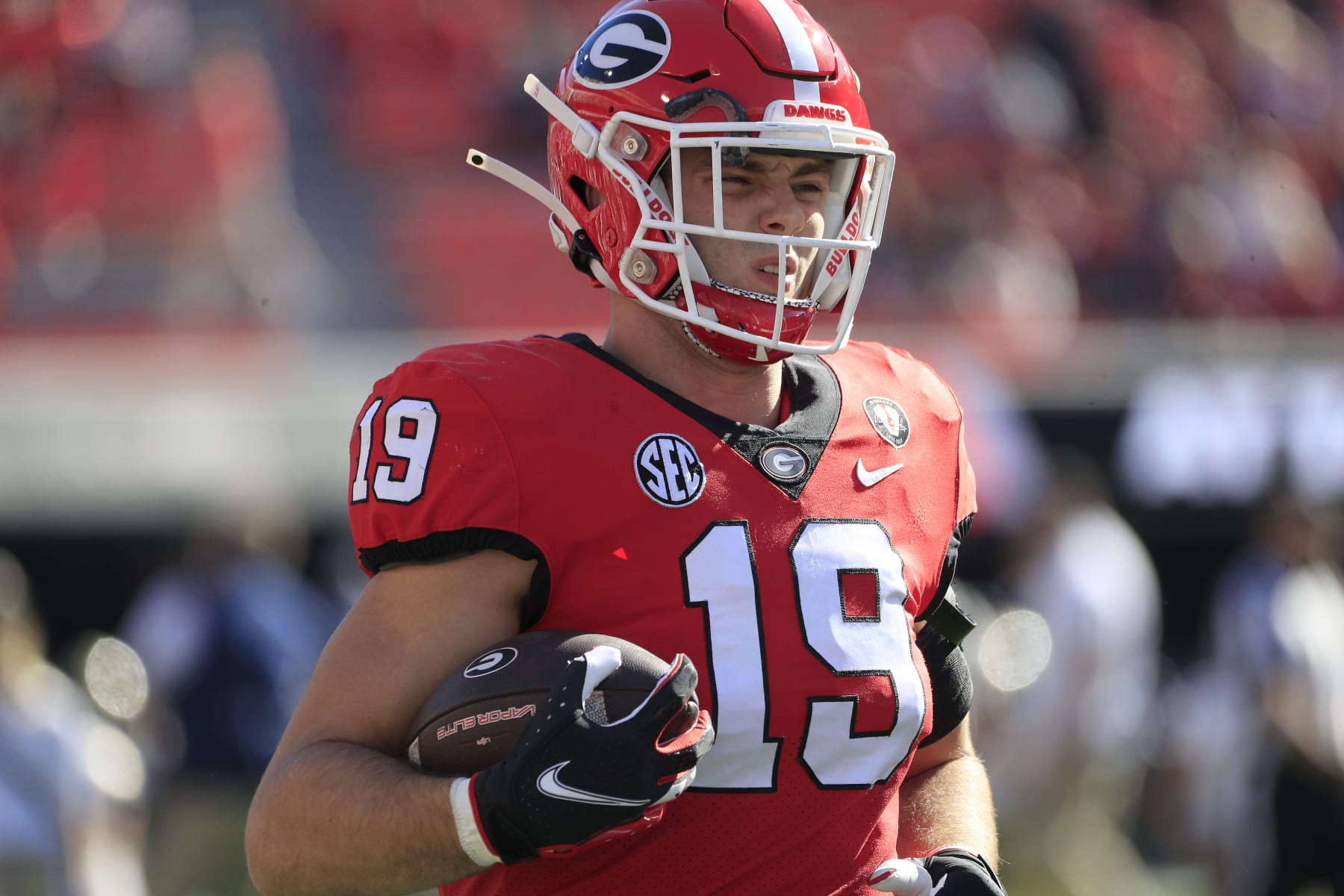 ATHENS, GA - NOVEMBER 26: Georgia Bulldogs tight end Brock Bowers (19) warms up before the Saturday afternoon college football game between the University of Georgia Bulldogs and the Georgia Tech Yellow Jackets on November 26, 2022 at Sanford Stadium in Athens, GA. (Photo by David J. Griffin/Icon Sportswire via Getty Images) ATHENS, GA - NOVEMBER 26: Georgia Bulldogs tight end Brock Bowers (19) warms up before the Saturday afternoon college football game between the University of Georgia Bulldogs and the Georgia Tech Yellow Jackets on November 26, 2022 at Sanford Stadium in Athens, GA. (Photo by David J. Griffin/Icon Sportswire via Getty Images)