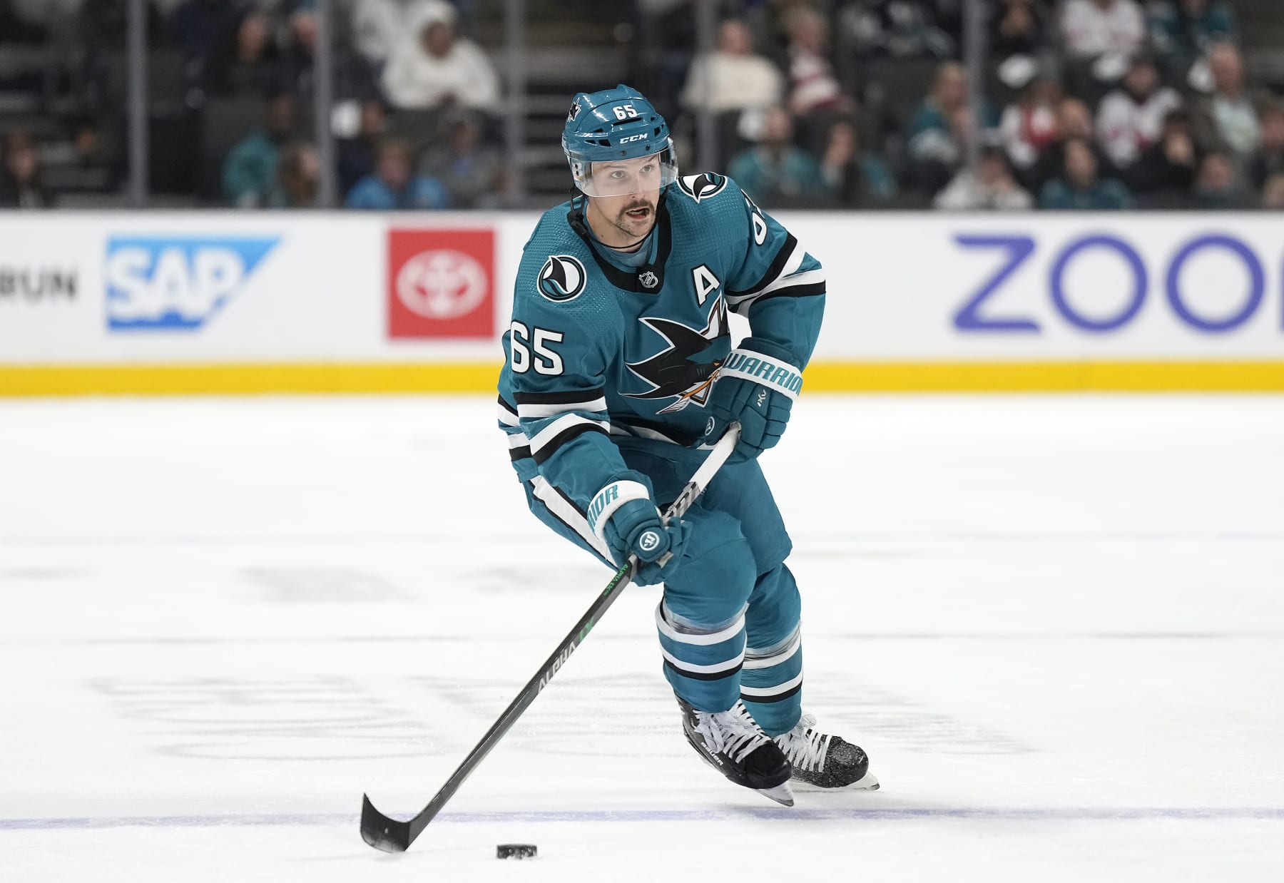 SAN JOSE, CALIFORNIA - NOVEMBER 21: Erik Karlsson #65 of the San Jose Sharks skates with the puck against the Ottawa Senators during the second period of an NHL hockey game at SAP Center on November 21, 2022 in San Jose, California. (Photo by Thearon W. Henderson/Getty Images)