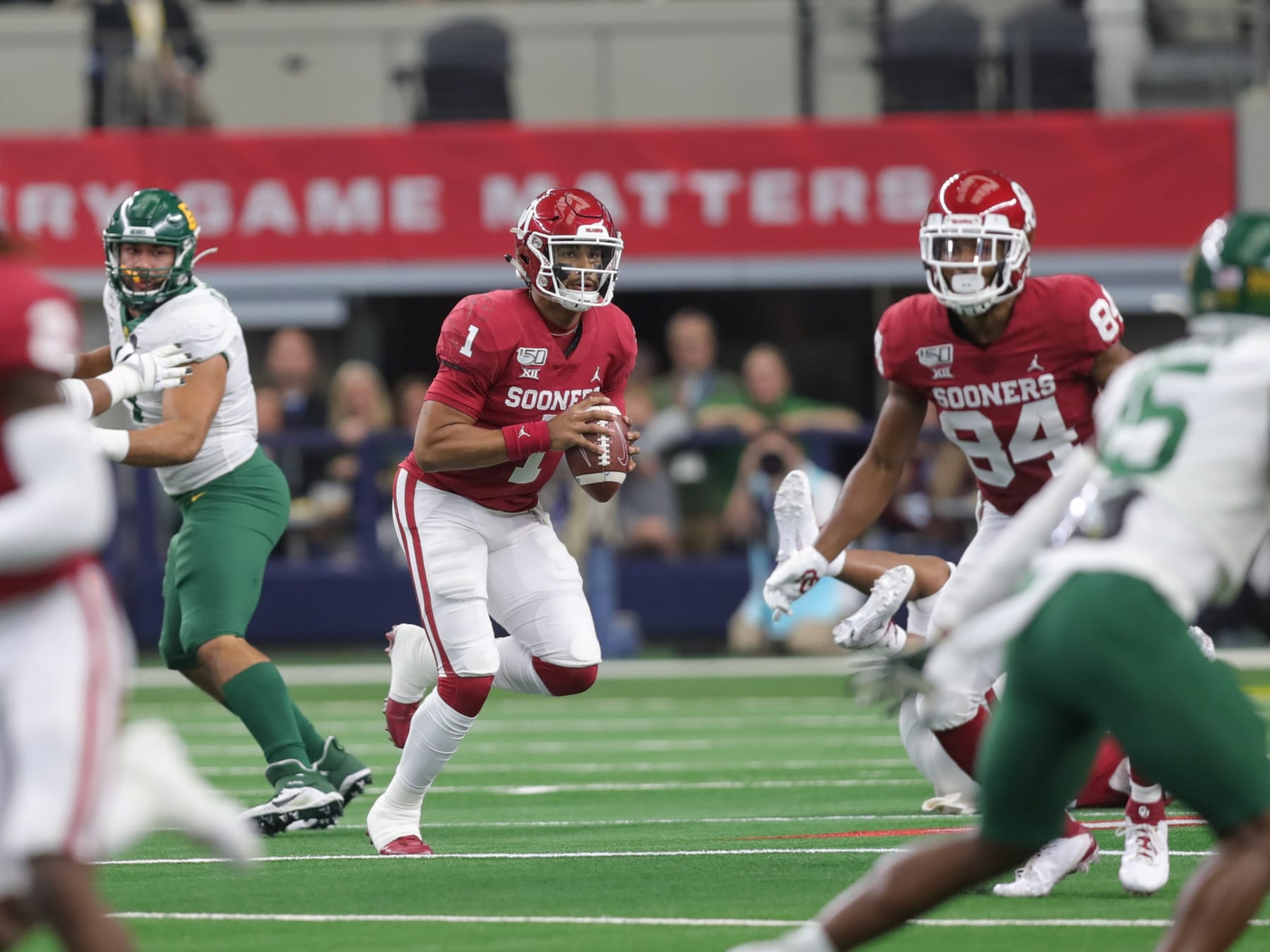 ARLINGTON, TX - DECEMBER 07: Oklahoma Sooners quarterback Jalen Hurts (1) looks for a receiver during the Big 12 Championship Game between the Baylor Bears and the Oklahoma Sooners on December 07, 2019, at AT&T Stadium in Arlington, Texas. (Photo by John Bunch/Icon Sportswire via Getty Images)