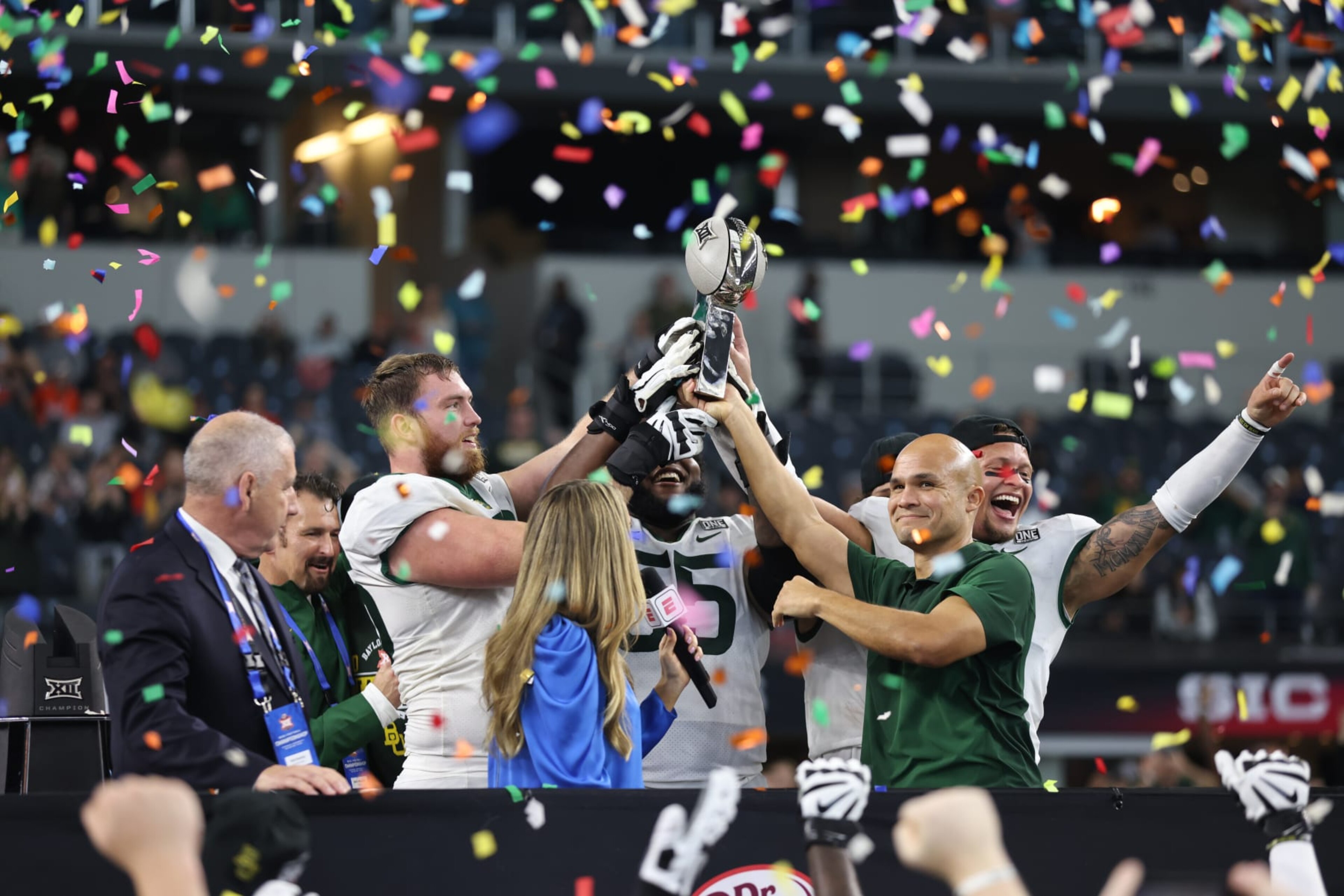 ARLINGTON, TX - DECEMBER 04: Baylor Head Coach Dave Aranda celebrates winning the Big 12 Championship Game between the Baylor Bears and the Oklahoma State Cowboys on December 4th, 2021 at AT&T Stadium in Arlington, TX. (Photo by John Bunch/Icon Sportswire via Getty Images)