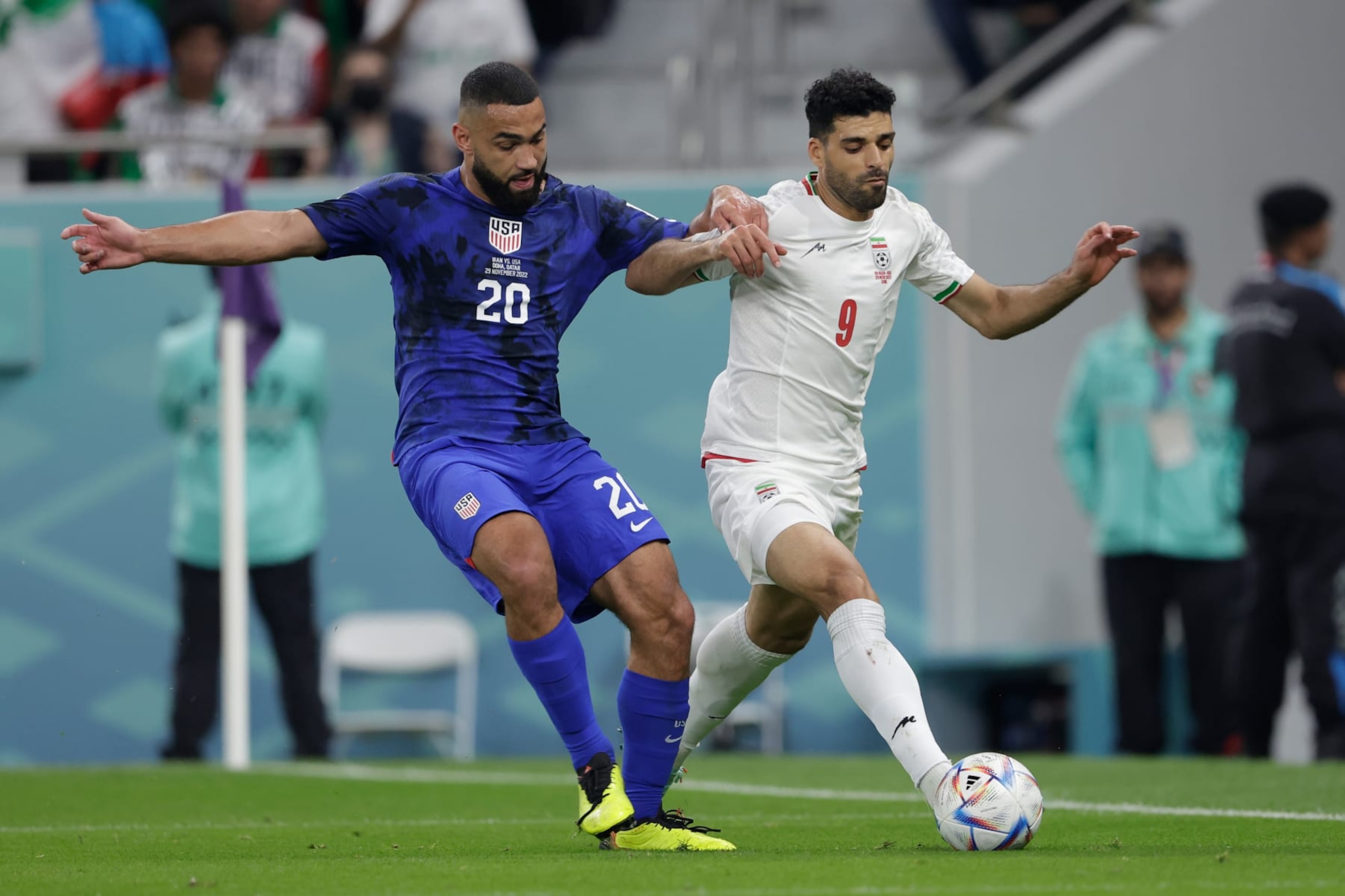 DOHA, QATAR - NOVEMBER 29: (L-R) Cameron Carter Vickers of USA, Mehdi Taremi of Iran during the  World Cup match between Iran  v USA at the Al Thumama Stadium on November 29, 2022 in Doha Qatar (Photo by Rico Brouwer/Soccrates/Getty Images)