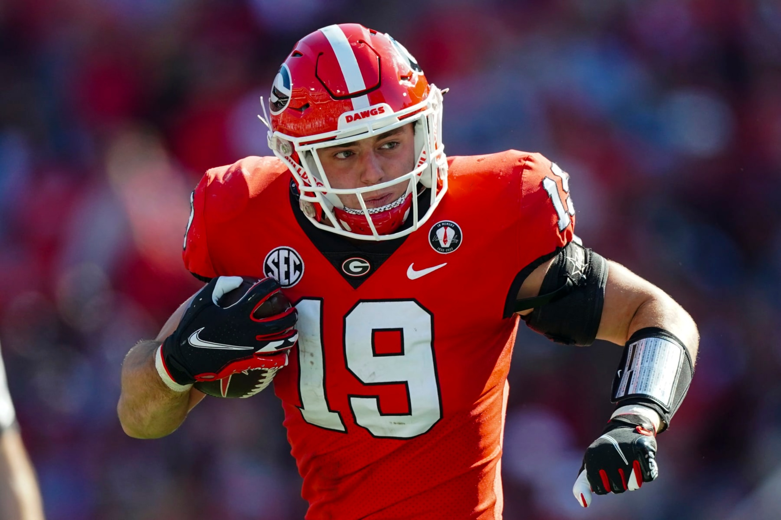 Georgia tight end Brock Bowers (19) runs the ball during the first half of an NCAA college football game against Georgia Tech Saturday, Nov. 26, 2022 in Athens, Ga. (AP Photo/John Bazemore)