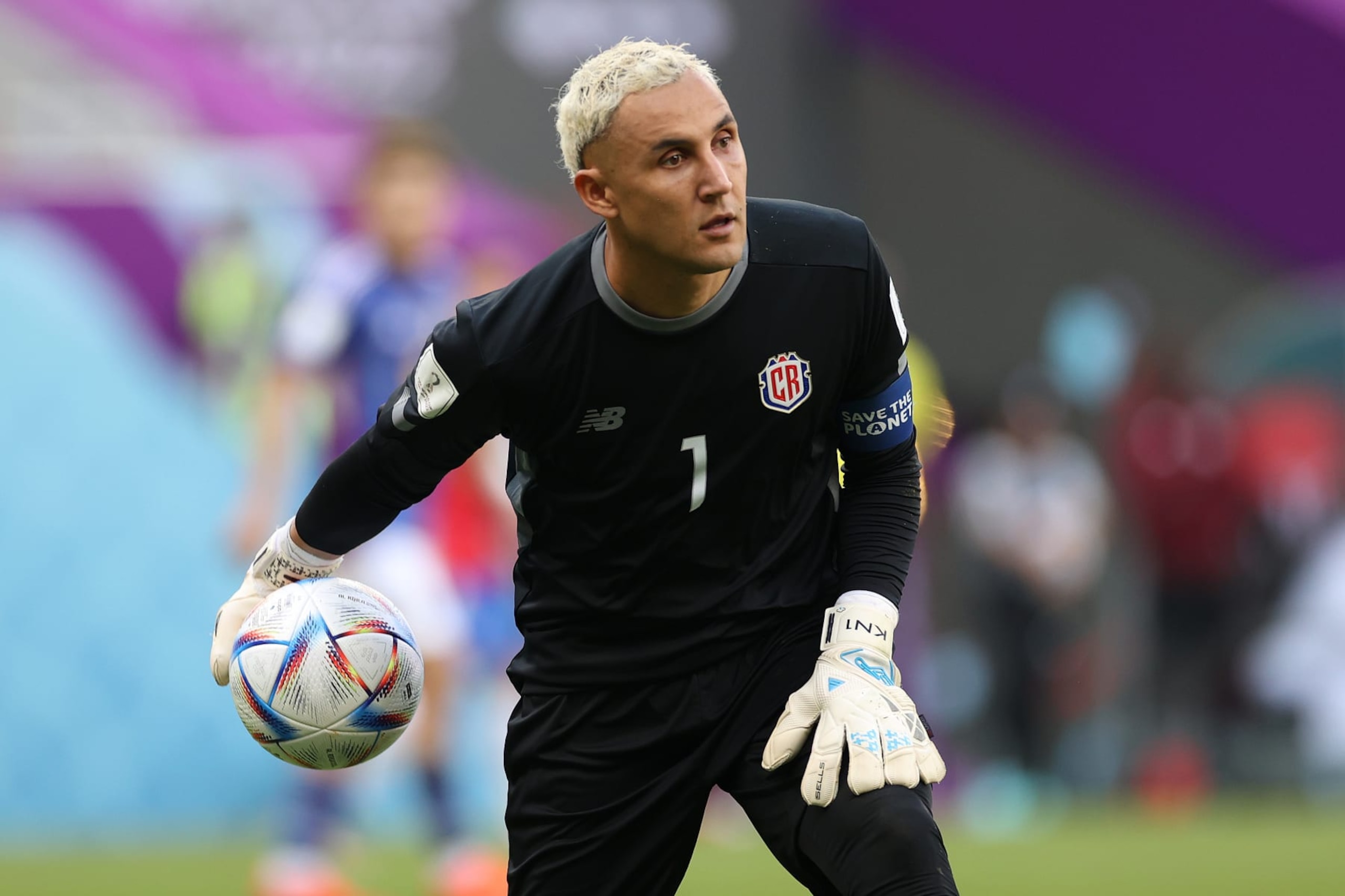 DOHA, QATAR - NOVEMBER 27: Keylor Navas of Costa Rica during the FIFA World Cup Qatar 2022 Group E match between Japan and Costa Rica at Ahmad Bin Ali Stadium on November 27, 2022 in Doha, Qatar. (Photo by Michael Steele/Getty Images) DOHA, QATAR - NOVEMBER 27: Keylor Navas of Costa Rica during the FIFA World Cup Qatar 2022 Group E match between Japan and Costa Rica at Ahmad Bin Ali Stadium on November 27, 2022 in Doha, Qatar. (Photo by Michael Steele/Getty Images)