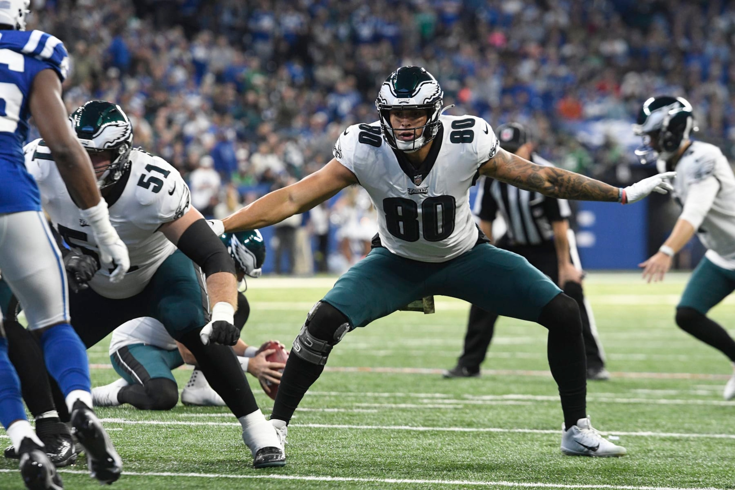 INDIANAPOLIS, IN - NOVEMBER 20: Philadelphia Eagles Tight End Tyree Jackson (80) blocks during the NFL football game between the Philadelphia Eagles and the Indianapolis Colts on November 20, 2022, at Lucas Oil Stadium in Indianapolis, Indiana. (Photo by Michael Allio/Icon Sportswire via Getty Images)