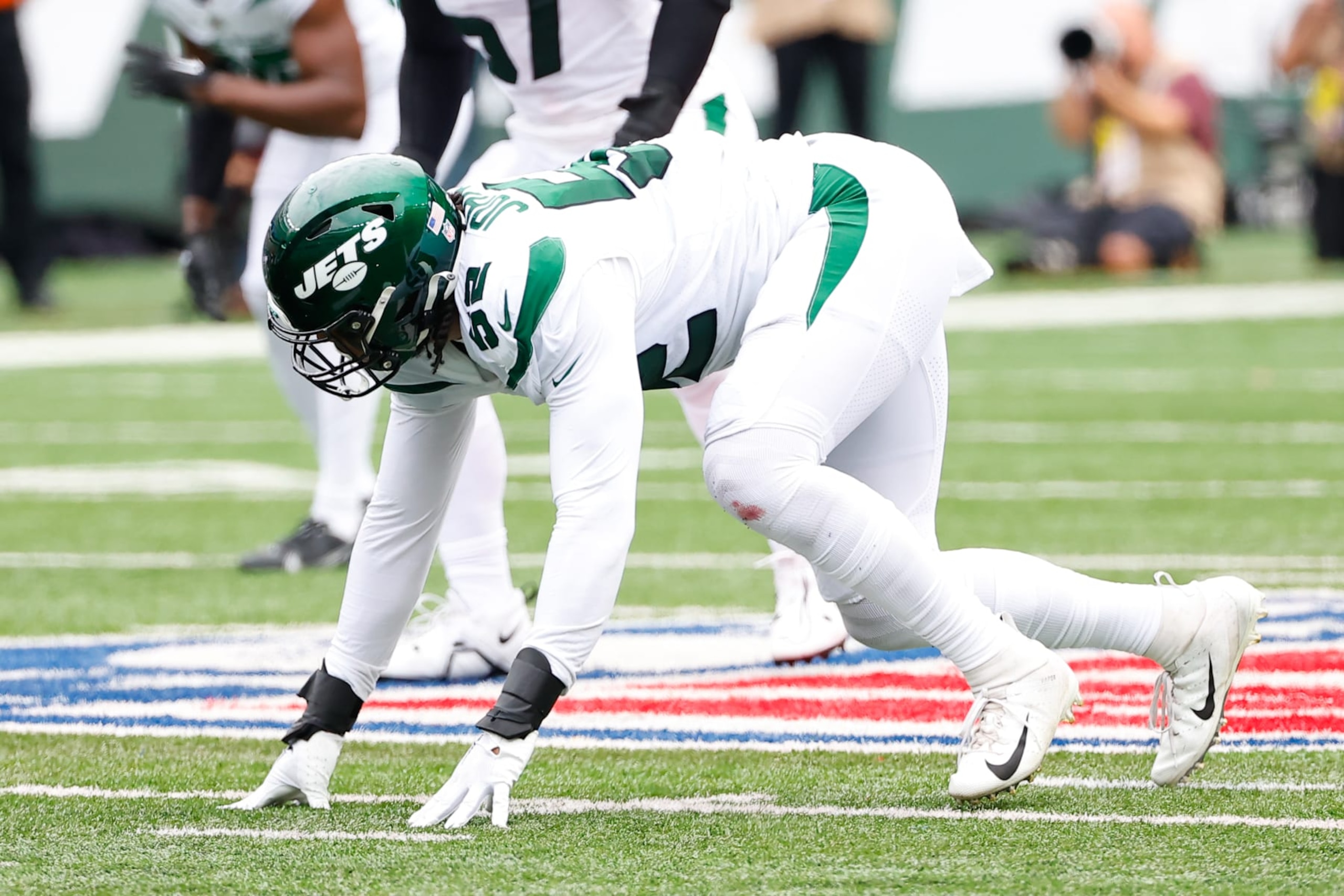 EAST RUTHERFORD, NJ - SEPTEMBER 25:  New York Jets defensive end Jermaine Johnson (52) during the National Football League game between the New York Jets and the Cincinnati Bengals on September 25, 2022 at MetLife Stadium in East Rutherford, New Jersey.  (Photo by Rich Graessle/Icon Sportswire via Getty Images)