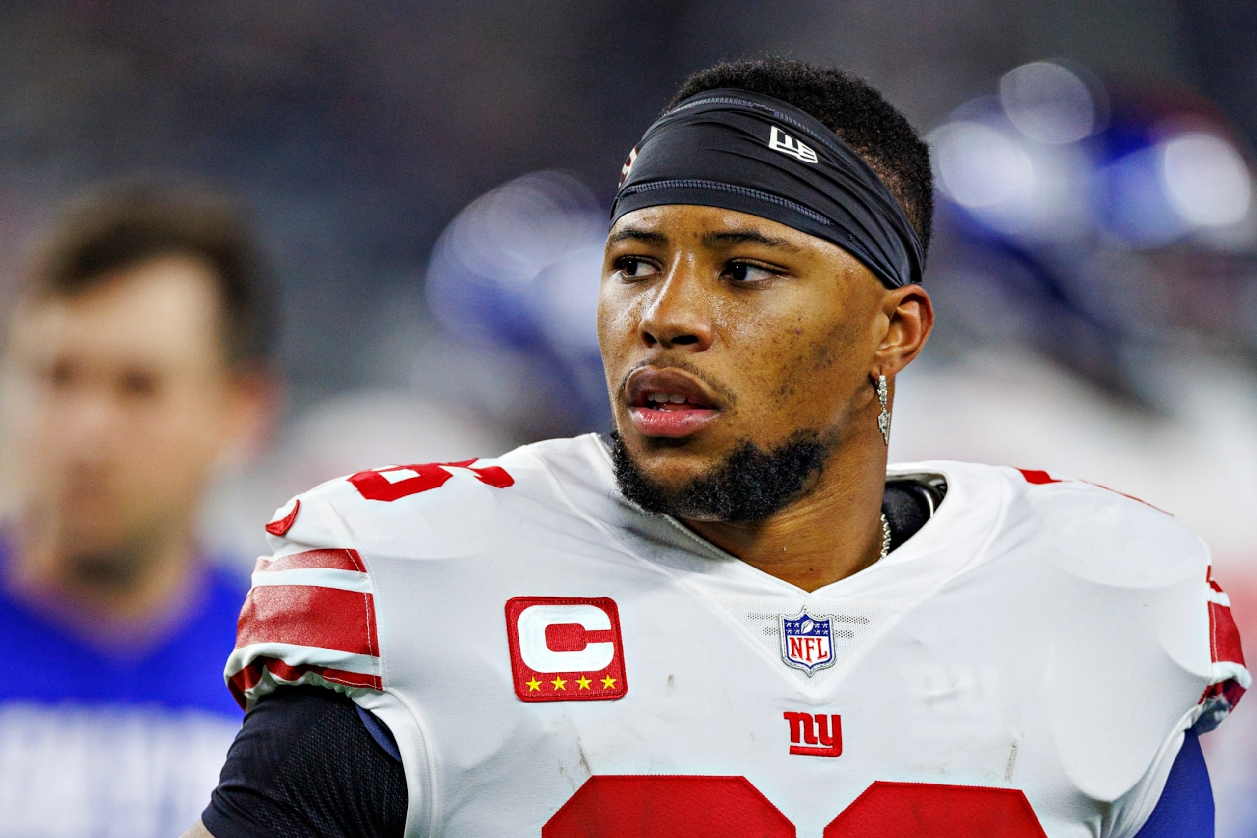 ARLINGTON, TEXAS - NOVEMBER 24:  Saquon Barkley #26 of the New York Giants warms up before a game against the Dallas Cowboys at AT&T Stadium on November 24, 2022 in Arlington, Texas. The Cowboys defeated the Giants 28-20. (Photo by Wesley Hitt/Getty Images)
