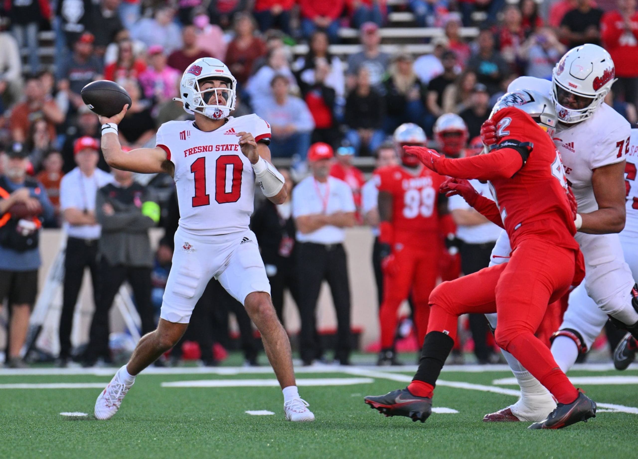 ALBUQUERQUE, NEW MEXICO - OCTOBER 22: Quarterback Logan Fife #10 of the Fresno State Bulldogs passes against the New Mexico Lobos during the first half of their game at University Stadium on October 22, 2022 in Albuquerque, New Mexico. (Photo by Sam Wasson/Getty Images) ALBUQUERQUE, NEW MEXICO - OCTOBER 22: Quarterback Logan Fife #10 of the Fresno State Bulldogs passes against the New Mexico Lobos during the first half of their game at University Stadium on October 22, 2022 in Albuquerque, New Mexico. (Photo by Sam Wasson/Getty Images)
