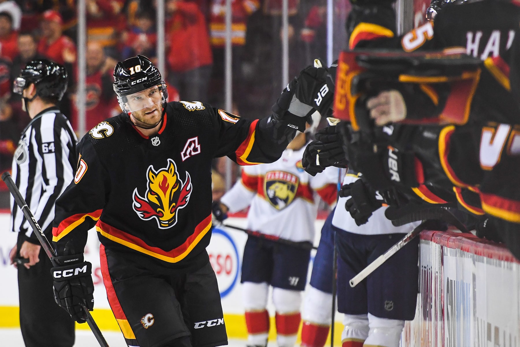 CALGARY, CANADA - NOVEMBER 29: Jonathan Huberdeau #10 of the Calgary Flames celebrates scoring against the Florida Panthers during the first period at Scotiabank Saddledome on November 29, 2022 in Calgary, Alberta, Canada. (Photo by Derek Leung/Getty Images)