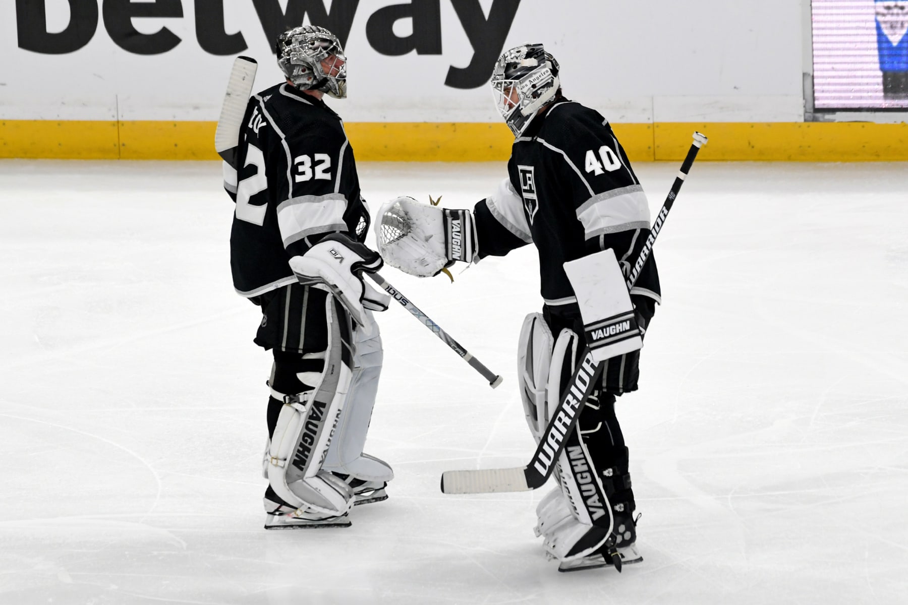 LOS ANGELES, CA - NOVEMBER 29: Los Angeles Kings Goalie Cal Petersen (40) taps Kings Goalie Jonathan Quick (32) on his glove after Quick was pulled from the game after allowing five goals during an NHL game between the Seattle Kraken and the Los Angeles Kings on November 29th, 2022, at the Crypto.com Arena in Los Angeles, CA.  (Photo by Rob Curtis/Icon Sportswire via Getty Images)