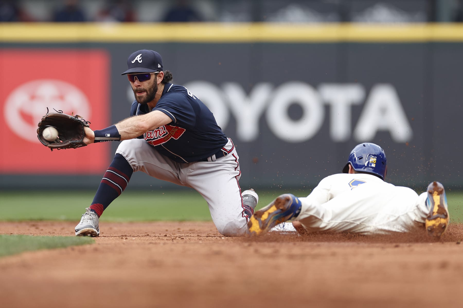SEATTLE, WASHINGTON - SEPTEMBER 11: Adam Frazier #26 of the Seattle Mariners steals second base against Dansby Swanson #7 of the Atlanta Braves during the second inningat T-Mobile Park on September 11, 2022 in Seattle, Washington. (Photo by Steph Chambers/Getty Images)