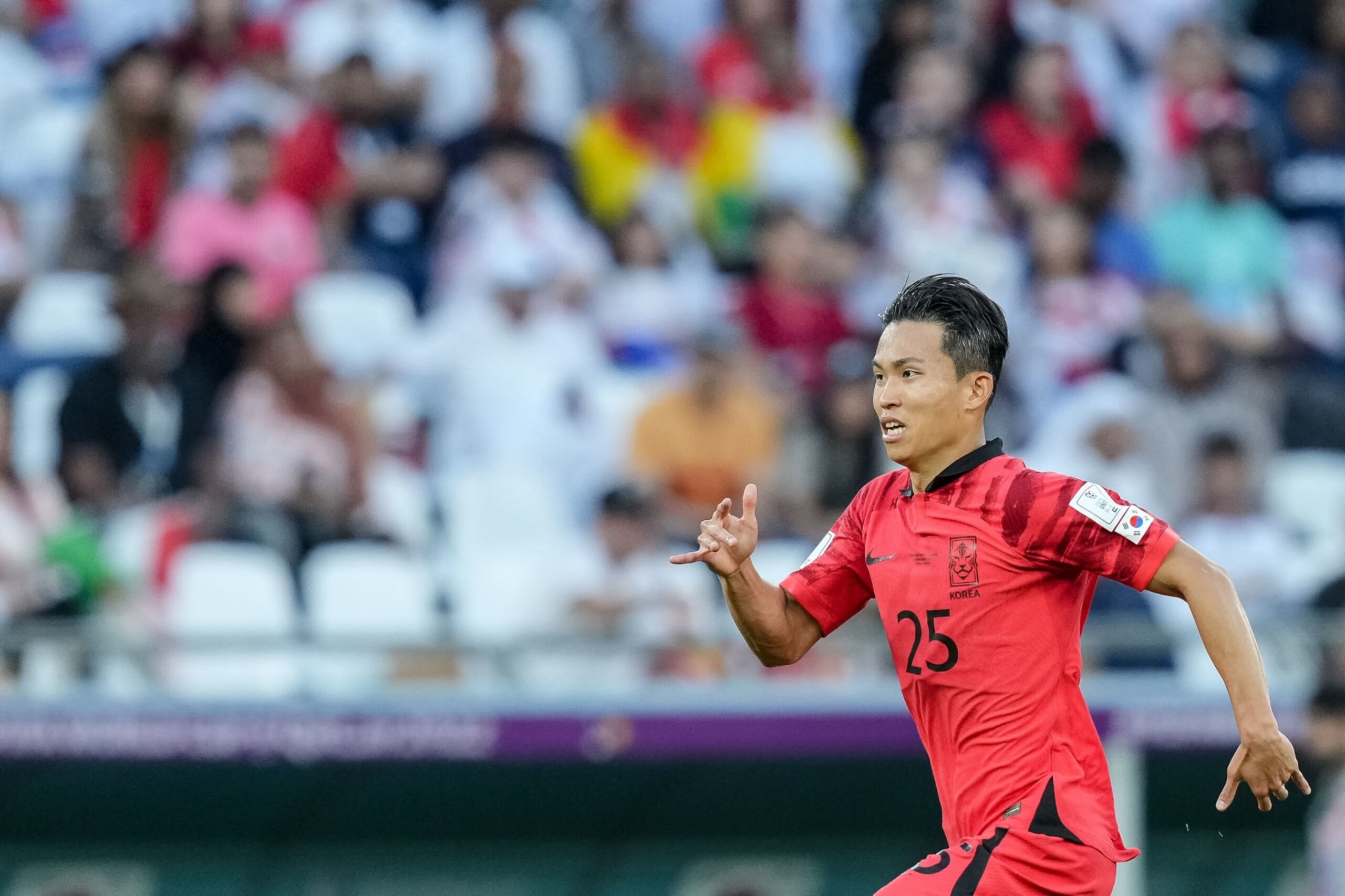 AL RAYYAN, QATAR - NOVEMBER 28: Wooyeong Jeong of South Korea esc# during the FIFA World Cup Qatar 2022 Group H match between Korea Republic and Ghana at Education City Stadium on November 28, 2022 in Al Rayyan, Qatar. (Photo by Mohammad Karamali/DeFodi Images via Getty Images)