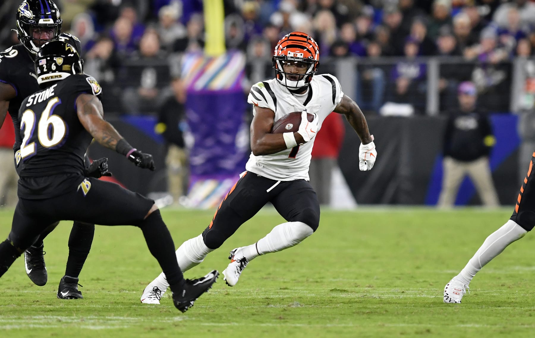 BALTIMORE, MD - OCTOBER 09: Bengals wide receiver JaMarr Chase (1) runs after a catch during the Cincinnati Bengals versus Baltimore Ravens NFL game at M&T Bank Stadium on October 9, 2022 in Baltimore, MD. (Photo by Randy Litzinger/Icon Sportswire via Getty Images)