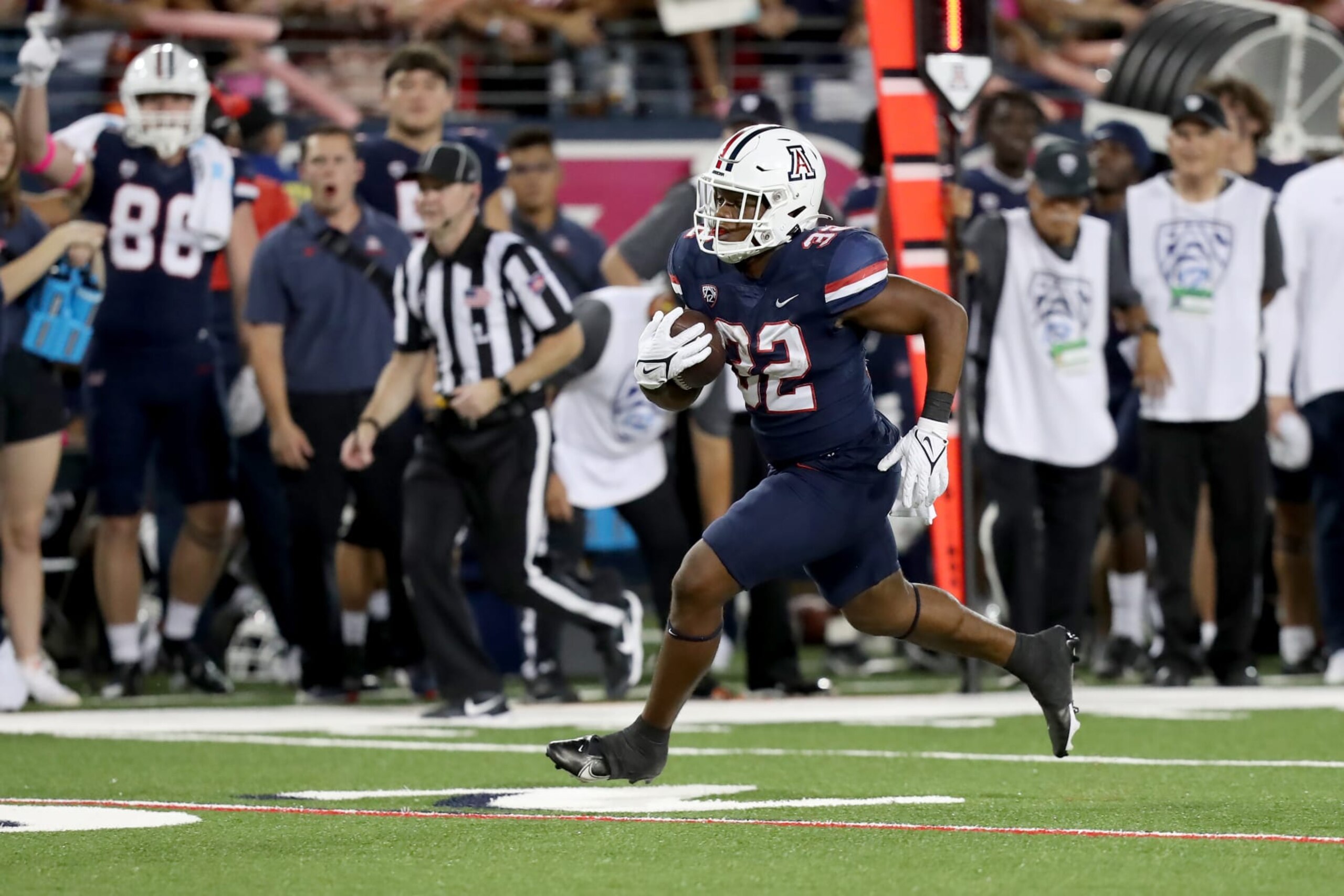 TUCSON, AZ - OCTOBER 01: Arizona Wildcats running back DJ Williams #32 during the first half of football game between the University of Colorado Buffaloes and the University of Arizona Wildcats on October 1, 2022 at Arizona Stadium in Tucson, AZ.  (Photo by Christopher Hook/Icon Sportswire via Getty Images)