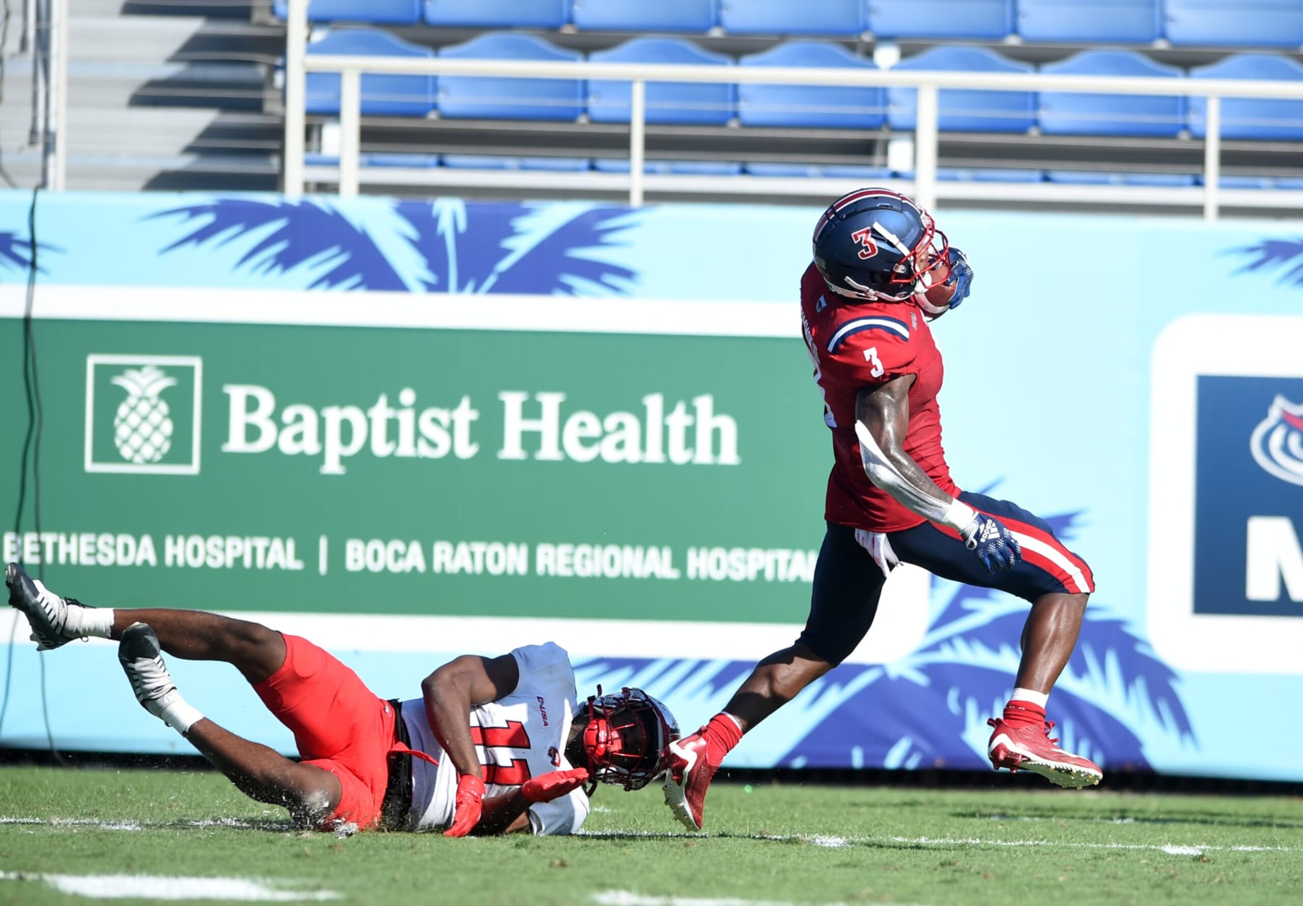 BOCA RATON, FL - NOVEMBER 26: Florida Atlantic Owls RB Larry McCammon (3) scores a touchdown as Western Kentucky Hilltopper safety Talique Allen (11) tries to stop him during college football game between the Western Kentucky Hilltoppers and the Florida Atlantic Owls on November 26, 2022 at FAU Stadium in Boca Raton, FL. (Photo by John Rivera/Icon Sportswire via Getty Images)