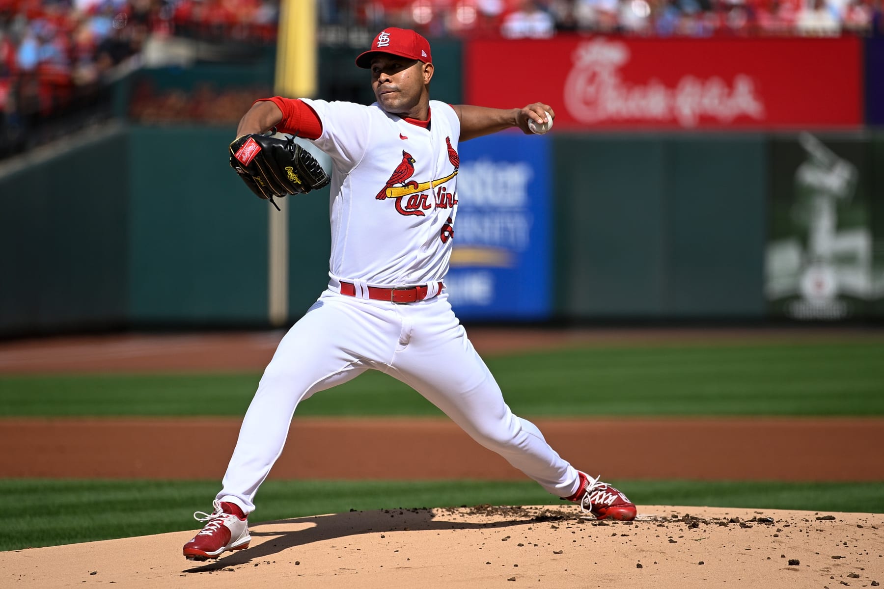 ST LOUIS, MO - OCTOBER 07: Jose Quintana #62 of the St. Louis Cardinals pitches against the Philadelphia Phillies in the first inning during Game One of the NL Wild Card Series at Busch Stadium on October 7, 2022 in St Louis, Missouri. (Photo by Joe Puetz/Getty Images)