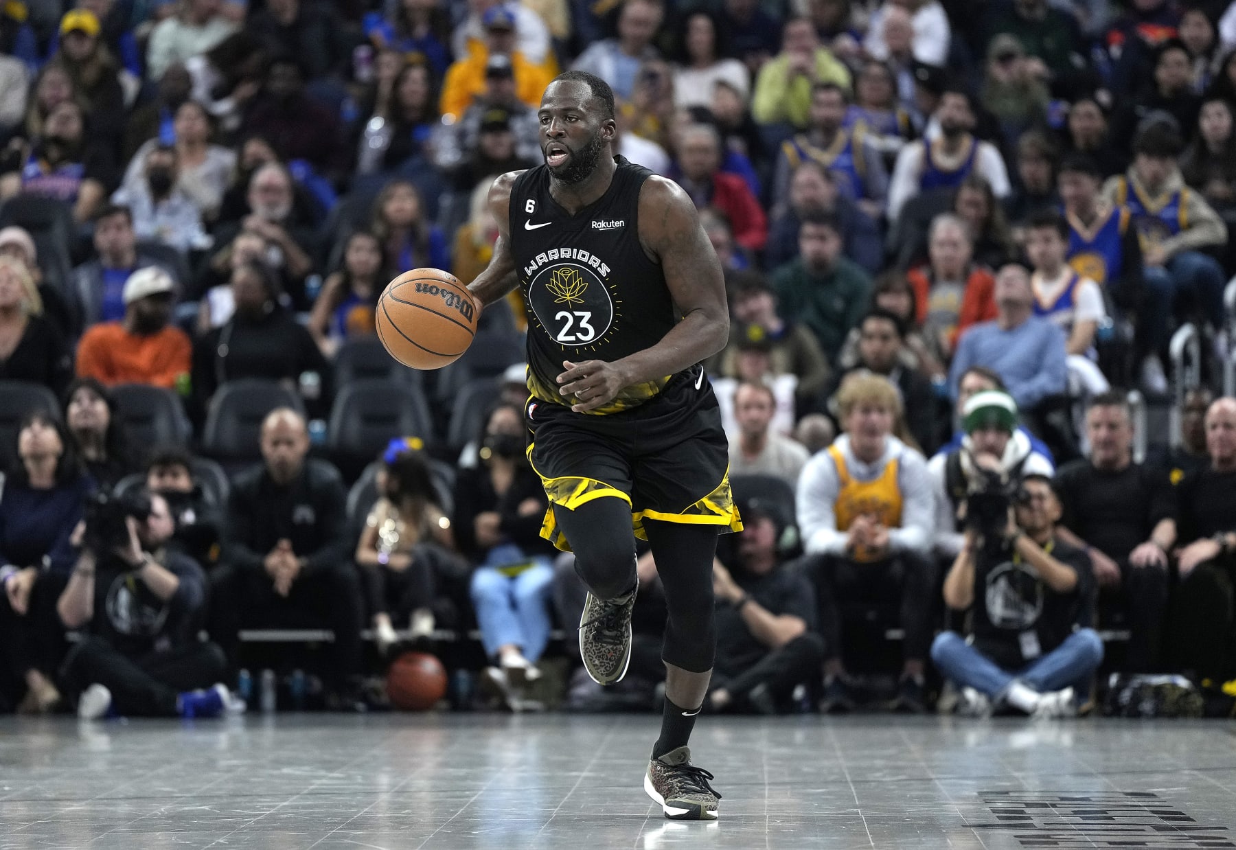 SAN FRANCISCO, CALIFORNIA - NOVEMBER 25: Draymond Green #23 of the Golden State Warriors dribbles the ball up court against the Utah Jazz during the second quarter of an NBA basketball game at Chase Center on November 25, 2022 in San Francisco, California. NOTE TO USER: User expressly acknowledges and agrees that, by downloading and or using this photograph, User is consenting to the terms and conditions of the Getty Images License Agreement. (Photo by Thearon W. Henderson/Getty Images)