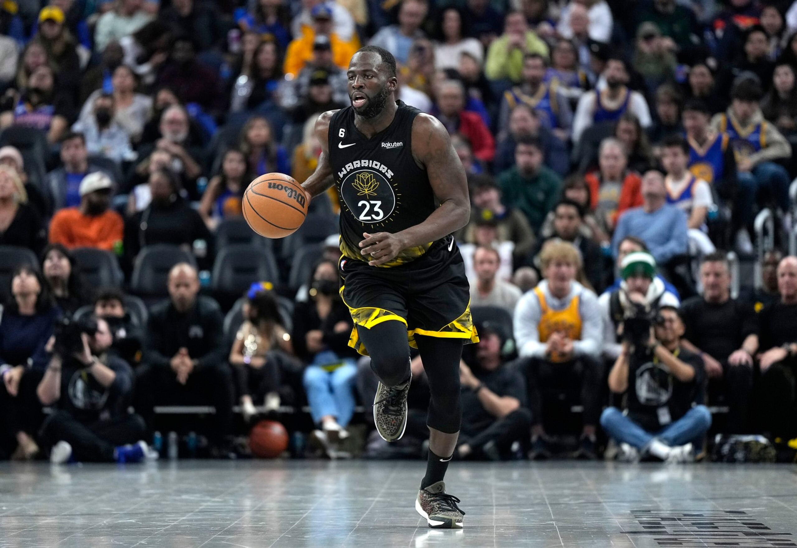 SAN FRANCISCO, CALIFORNIA - NOVEMBER 25: Draymond Green #23 of the Golden State Warriors dribbles the ball up court against the Utah Jazz during the second quarter of an NBA basketball game at Chase Center on November 25, 2022 in San Francisco, California. NOTE TO USER: User expressly acknowledges and agrees that, by downloading and or using this photograph, User is consenting to the terms and conditions of the Getty Images License Agreement. (Photo by Thearon W. Henderson/Getty Images)