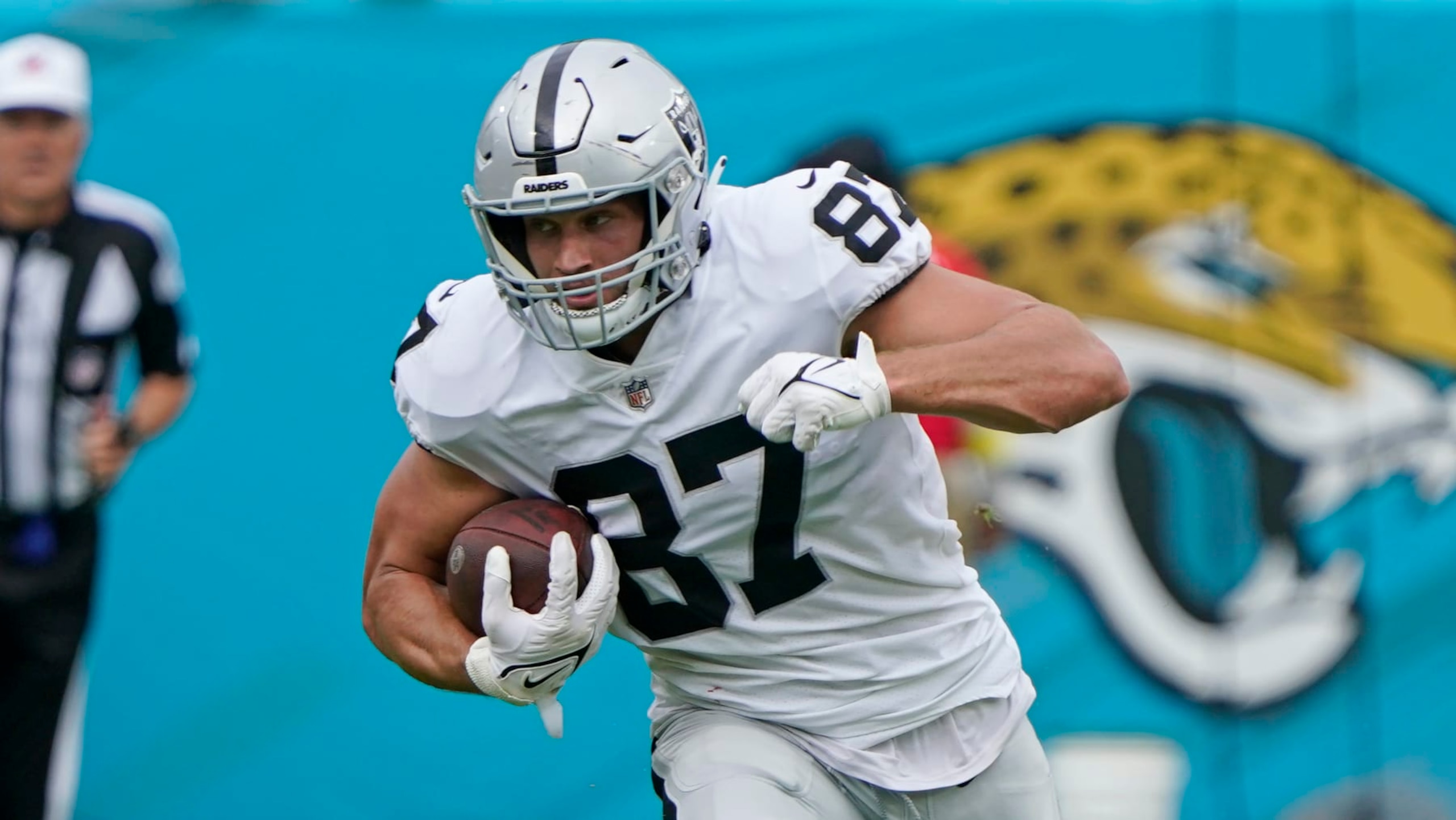 Raiders TE Foster Moreau