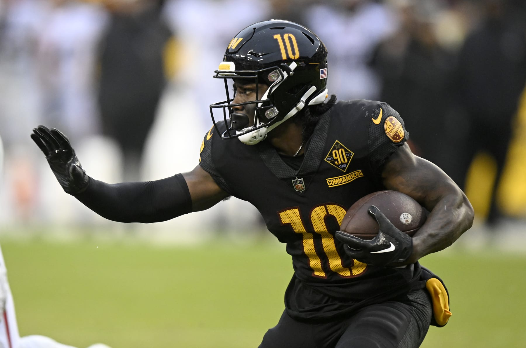 LANDOVER, MARYLAND - NOVEMBER 27: Curtis Samuel #10 of the Washington Commanders rushes the ball against the Atlanta Falcons at FedExField on November 27, 2022 in Landover, Maryland. (Photo by G Fiume/Getty Images)