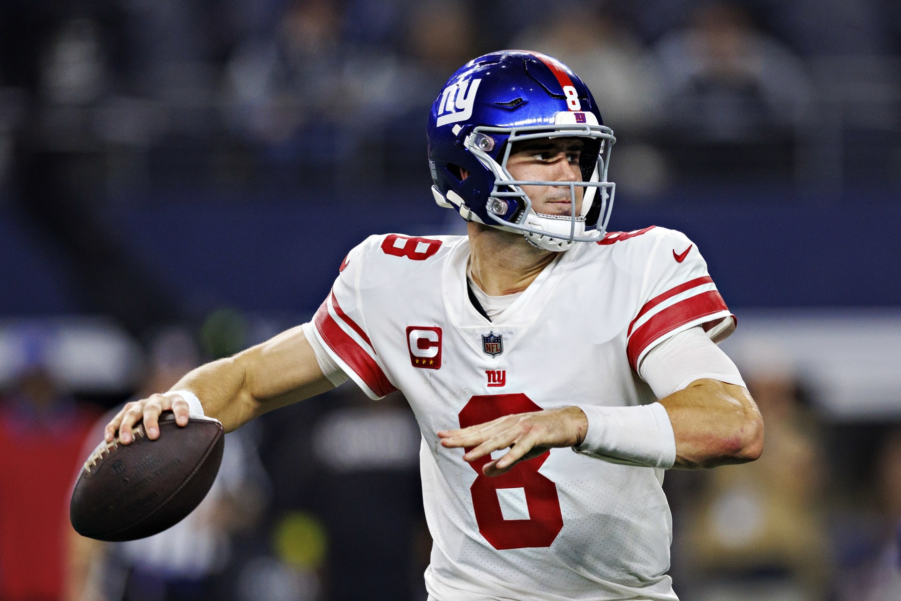 ARLINGTON, TEXAS - NOVEMBER 24:  Daniel Jones #8 of the New York Giants throws a pass during a game against the Dallas Cowboys at AT&T Stadium on November 24, 2022 in Arlington, Texas. The Cowboys defeated the Giants 28-20. (Photo by Wesley Hitt/Getty Images)