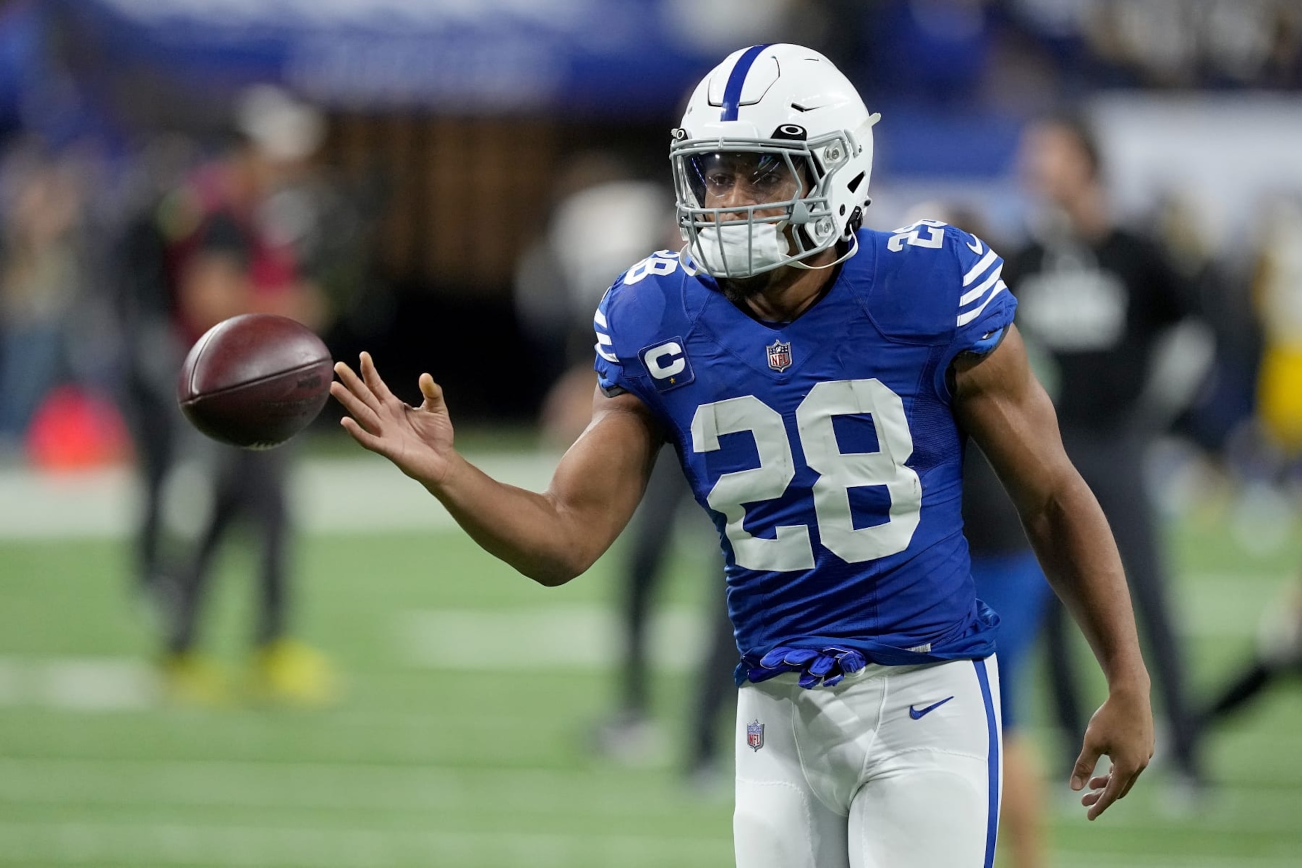 INDIANAPOLIS, INDIANA - NOVEMBER 28: Jonathan Taylor #28 of the Indianapolis Colts warms up prior to the game against the Pittsburgh Steelers at Lucas Oil Stadium on November 28, 2022 in Indianapolis, Indiana. (Photo by Dylan Buell/Getty Images)