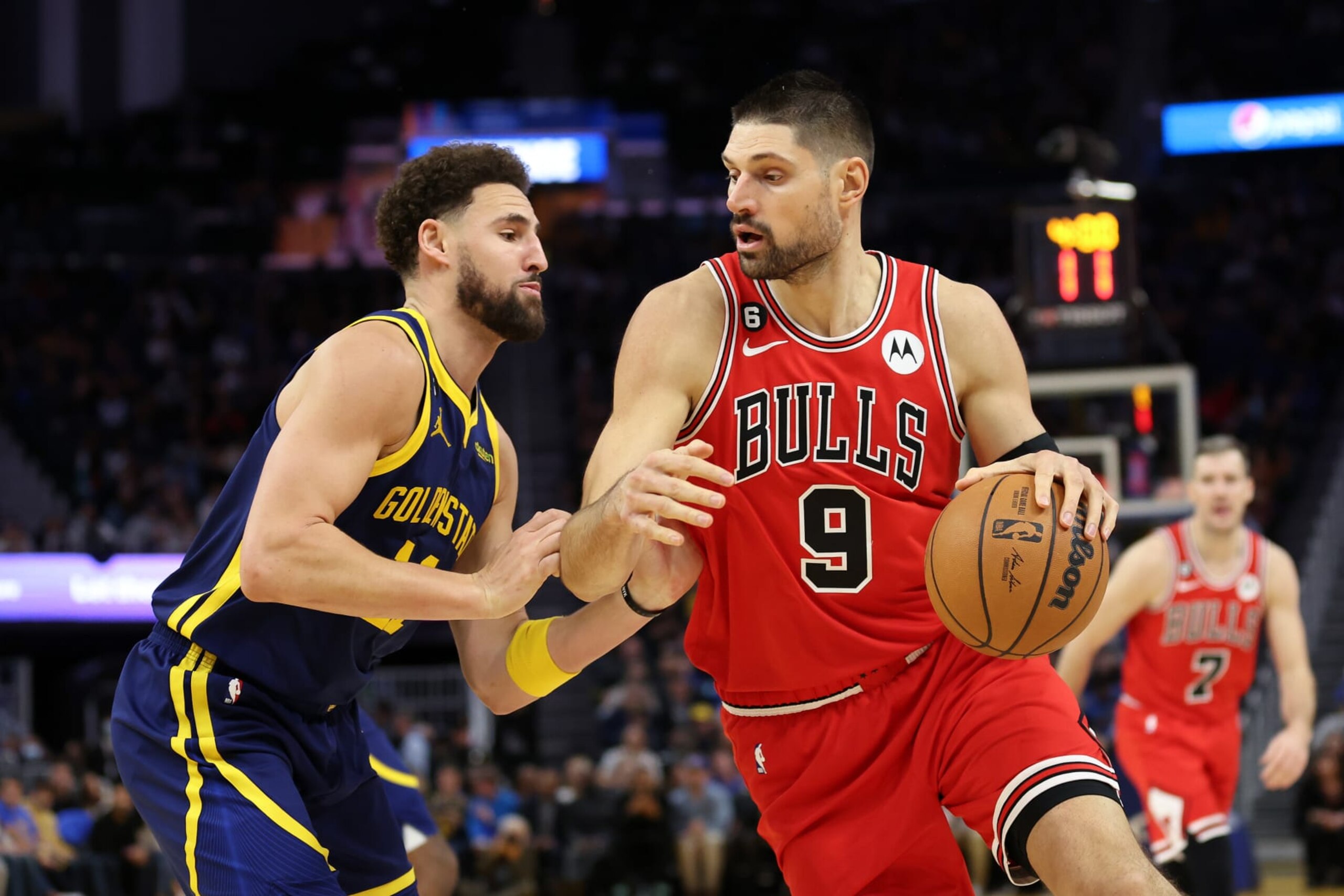 SAN FRANCISCO, CALIFORNIA - DECEMBER 02: Nikola Vucevic #9 of the Chicago Bulls is guarded by Klay Thompson #11 of the Golden State Warriors at Chase Center on December 02, 2022 in San Francisco, California. NOTE TO USER: User expressly acknowledges and agrees that, by downloading and or using this photograph, User is consenting to the terms and conditions of the Getty Images License Agreement.  (Photo by Ezra Shaw/Getty Images)