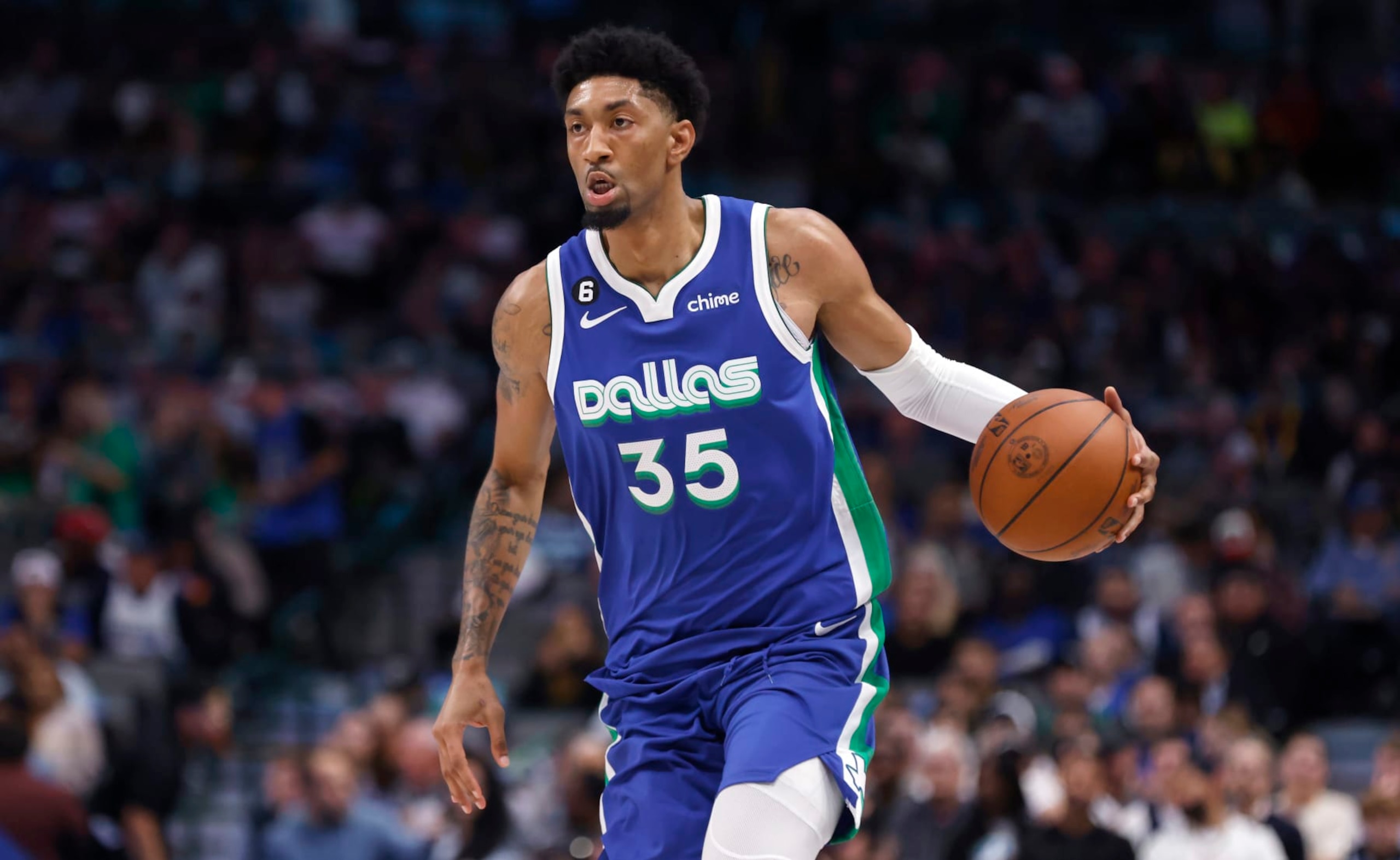 DALLAS, TX - NOVEMBER 29: Christian Wood #35 of the Dallas Mavericks handles the ball against the Golden State Warriors in the first half at American Airlines Center on November 29, 2022 in Dallas, Texas. NOTE TO USER: User expressly acknowledges and agrees that, by downloading and or using this photograph, User is consenting to the terms and conditions of the Getty Images License Agreement. (Photo by Ron Jenkins/Getty Images)