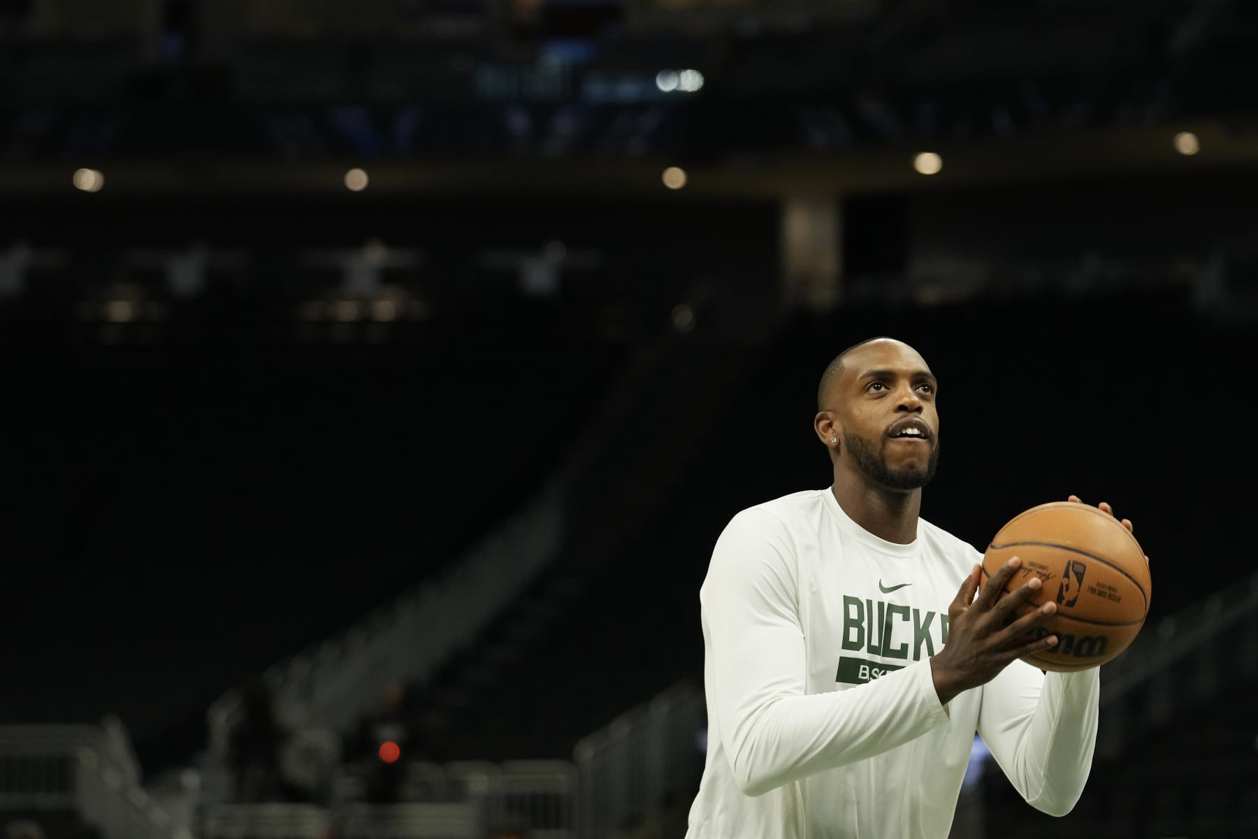 MILWAUKEE, WISCONSIN - DECEMBER 02: Khris Middleton #22 of the Milwaukee Bucks warms up before a game against the Los Angeles Lakers at Fiserv Forum on December 02, 2022 in Milwaukee, Wisconsin. NOTE TO USER: User expressly acknowledges and agrees that, by downloading and or using this photograph, User is consenting to the terms and conditions of the Getty Images License Agreement. (Photo by Patrick McDermott/Getty Images)