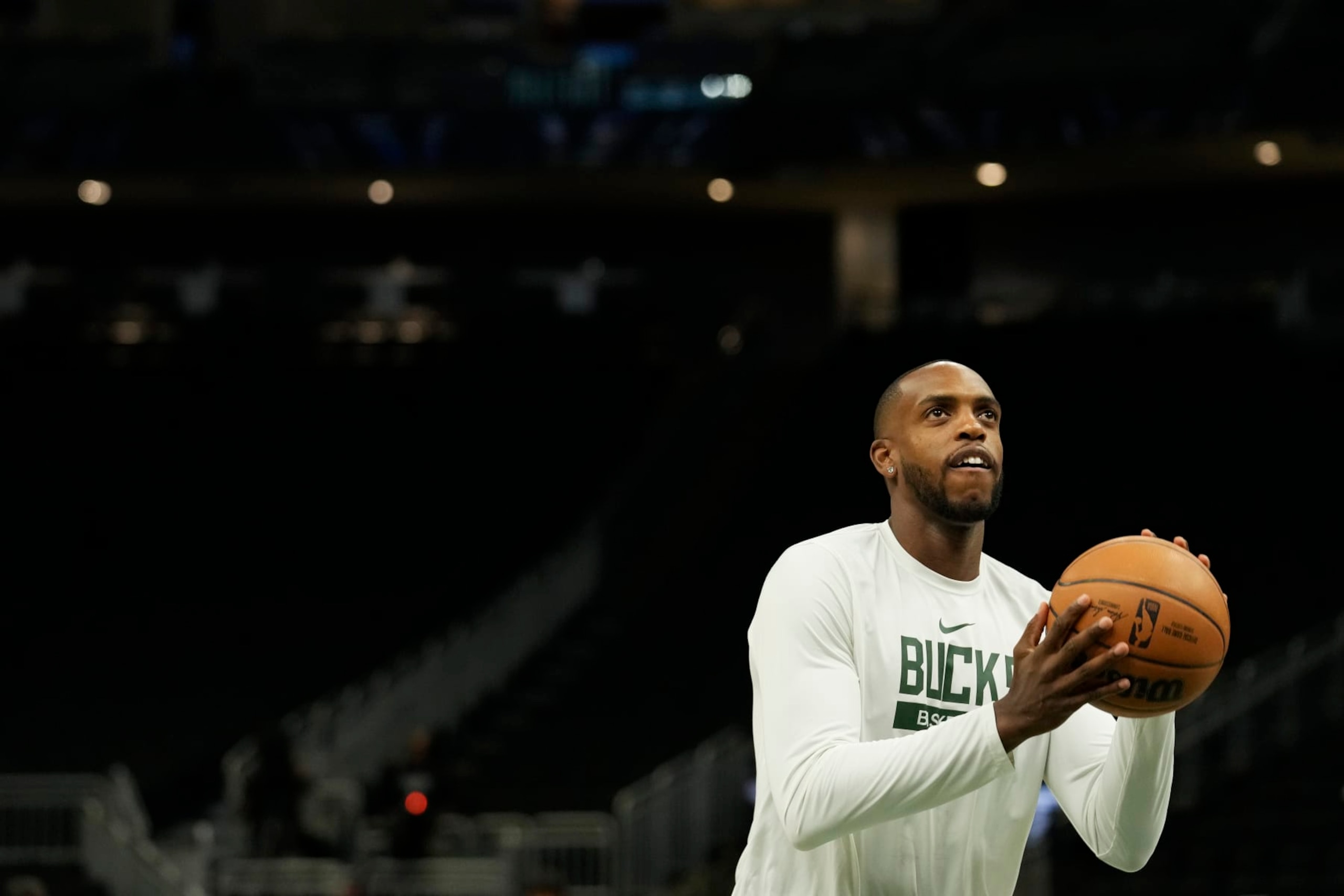 MILWAUKEE, WISCONSIN - DECEMBER 02: Khris Middleton #22 of the Milwaukee Bucks warms up before a game against the Los Angeles Lakers at Fiserv Forum on December 02, 2022 in Milwaukee, Wisconsin. NOTE TO USER: User expressly acknowledges and agrees that, by downloading and or using this photograph, User is consenting to the terms and conditions of the Getty Images License Agreement. (Photo by Patrick McDermott/Getty Images)