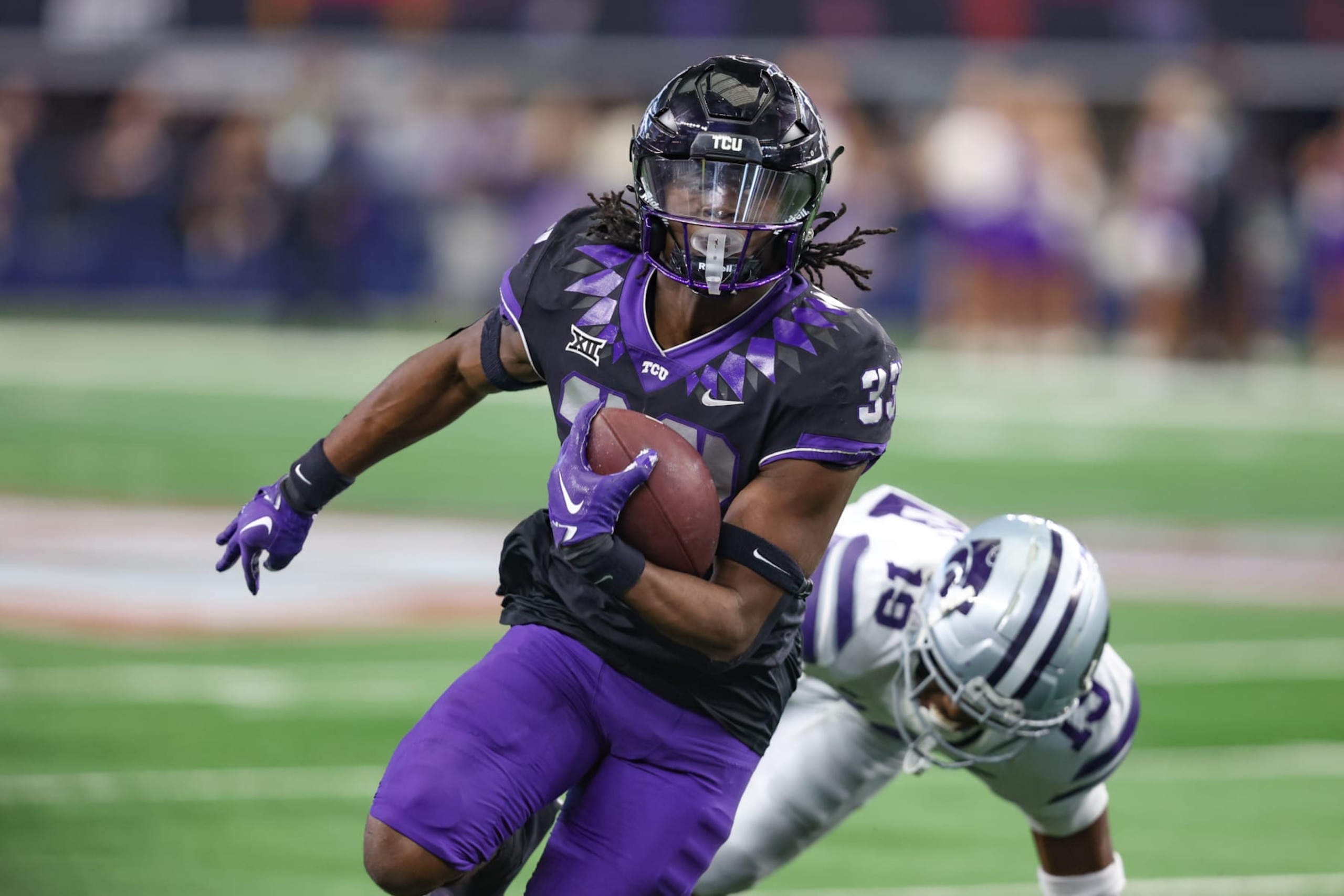 ARLINGTON, TX - DECEMBER 03: TCU Horned Frogs running back Kendre Miller (33) carries the ball during the Big 12 Championship game between TCU and Kansas State on December 3, 2022 at AT&T Stadium in Arlington, TX. (Photo by George Walker/Icon Sportswire via Getty Images)