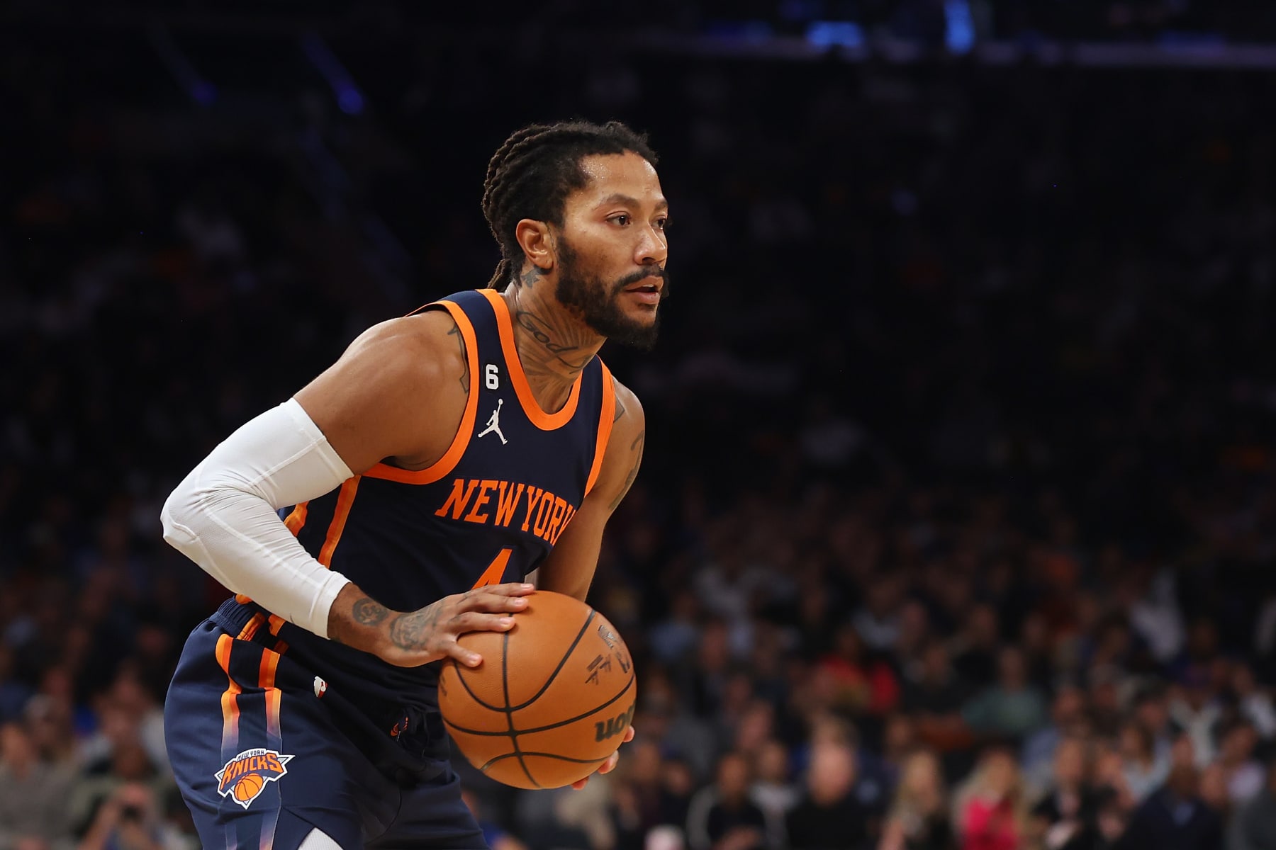 NEW YORK, NEW YORK - NOVEMBER 30: Derrick Rose #4 of the New York Knicks in action against the Milwaukee Bucks at Madison Square Garden on November 30, 2022 in New York City. NOTE TO USER: User expressly acknowledges and agrees that, by downloading and or using this Photograph, user is consenting to the terms and conditions of the Getty Images License Agreement. Milwaukee Bucks defeated the New York Knicks 109-103. (Photo by Mike Stobe/Getty Images)