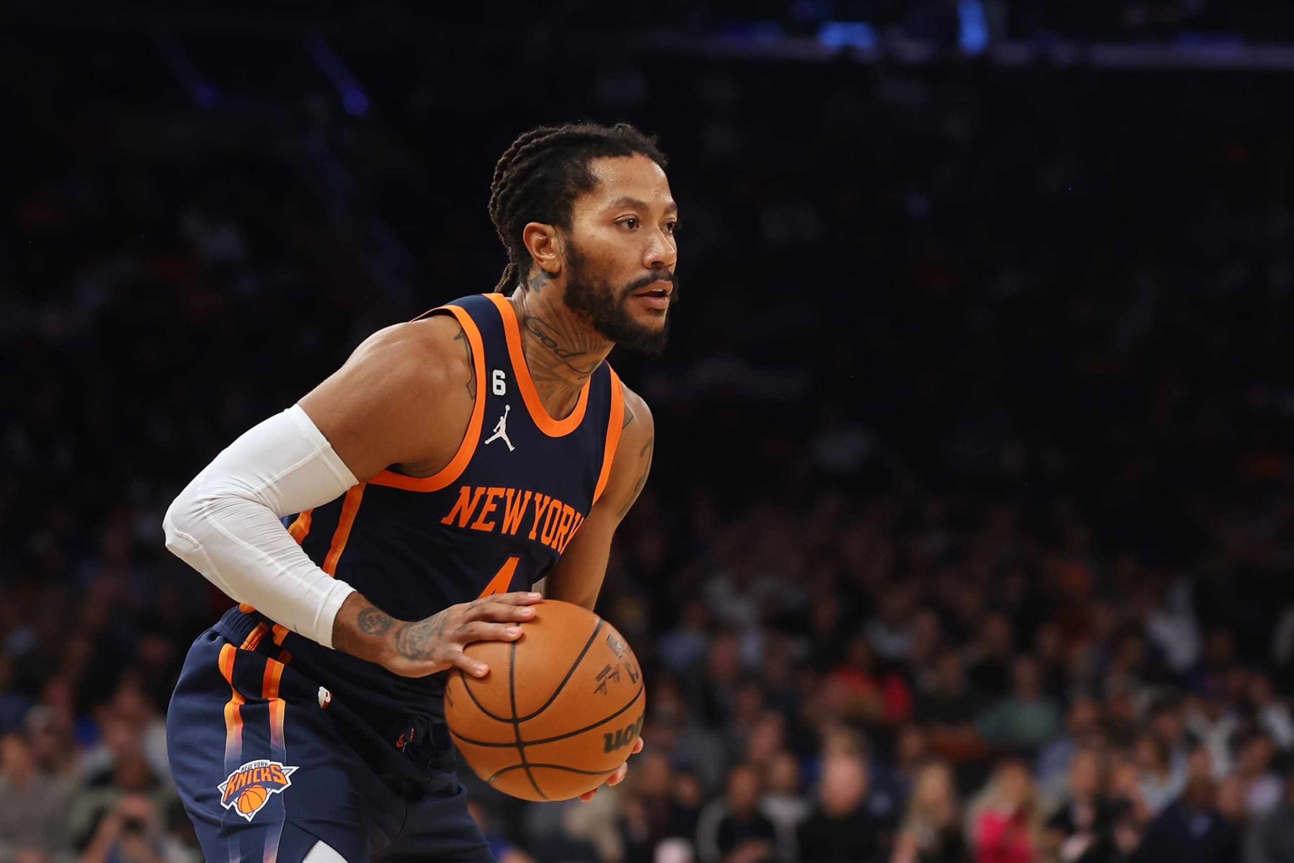 NEW YORK, NEW YORK - NOVEMBER 30: Derrick Rose #4 of the New York Knicks in action against the Milwaukee Bucks at Madison Square Garden on November 30, 2022 in New York City. NOTE TO USER: User expressly acknowledges and agrees that, by downloading and or using this Photograph, user is consenting to the terms and conditions of the Getty Images License Agreement. Milwaukee Bucks defeated the New York Knicks 109-103. (Photo by Mike Stobe/Getty Images)