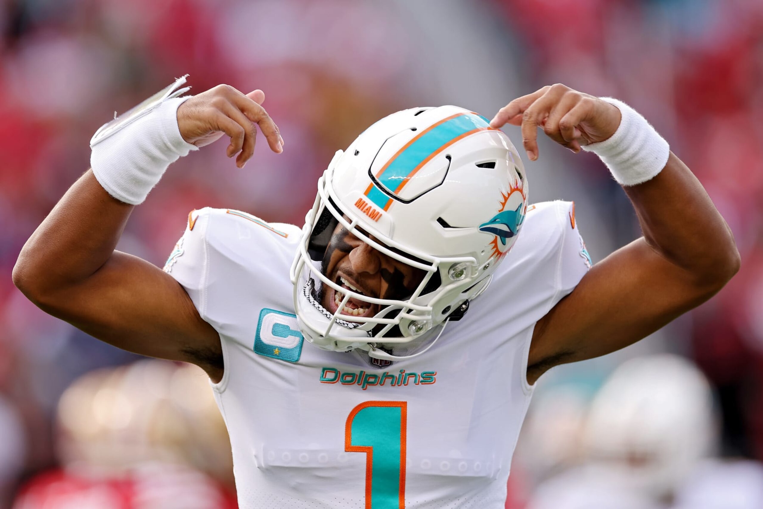 SANTA CLARA, CALIFORNIA - DECEMBER 04: Tua Tagovailoa #1 of the Miami Dolphins celebrates after throwing a touchdown pass during the first quarter against the San Francisco 49ers at Levi's Stadium on December 04, 2022 in Santa Clara, California. (Photo by Ezra Shaw/Getty Images)